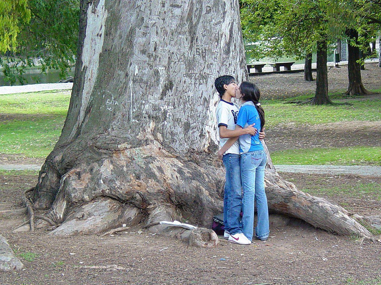 1280x960 Young Couple Smooches in a Public Park