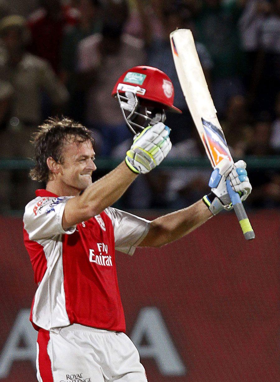 900x1230 Cricket Photo