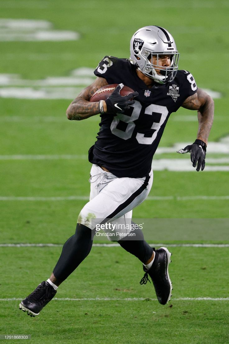 736x1104 Tight end Darren Waller of the Las Vegas Raiders makes a first down. Raider dave