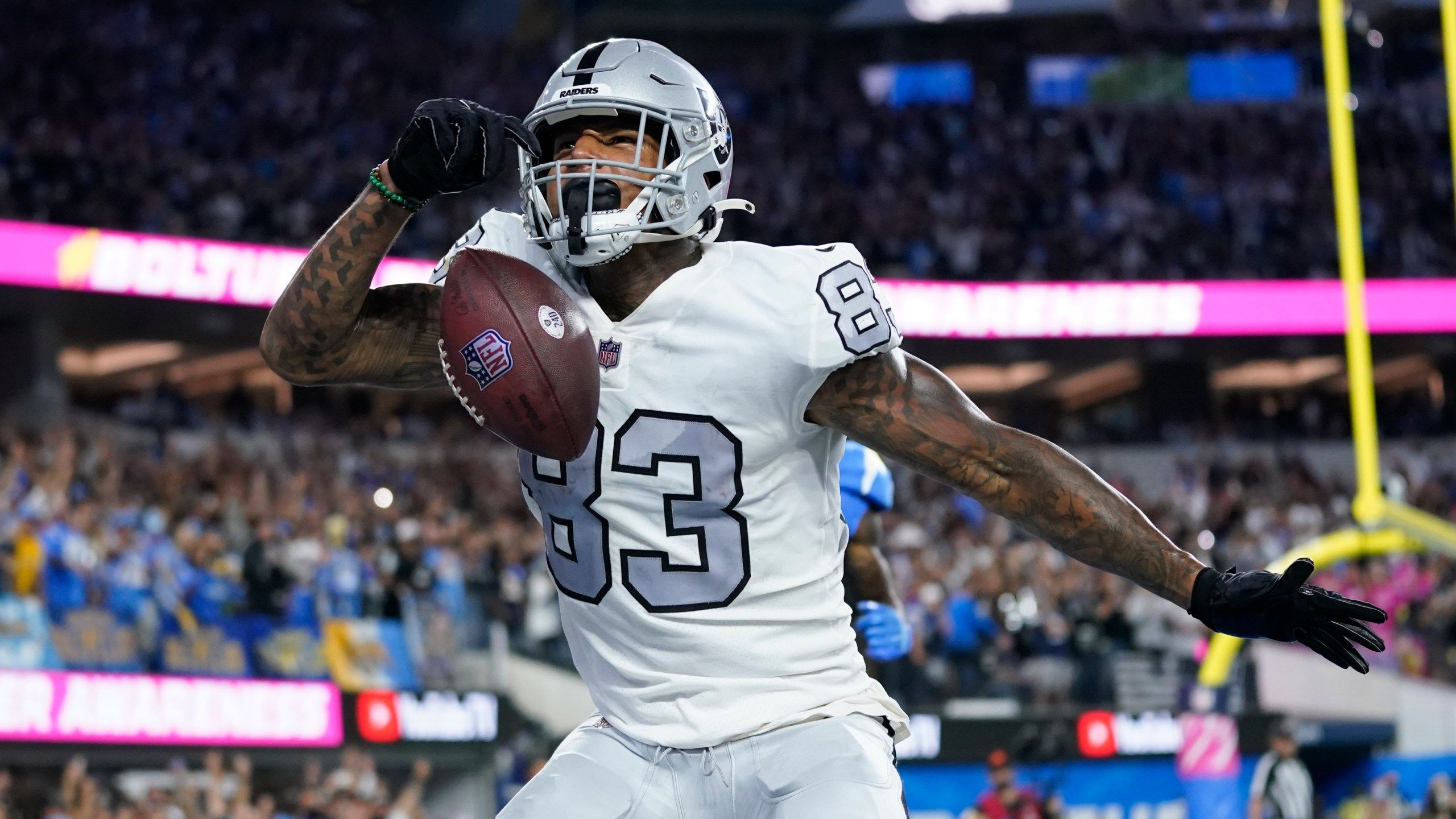 2560x1440 Raiders agree to contract extension with TE Darren Waller