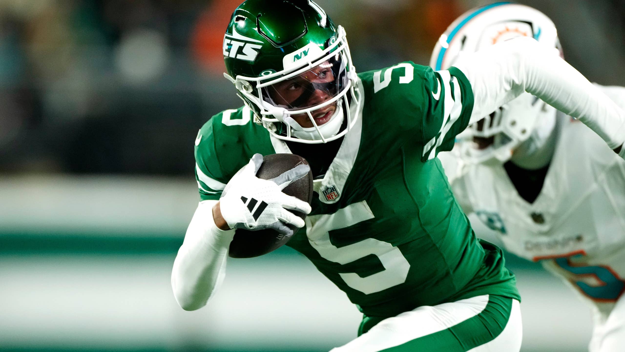 2560x1440 Garrett Wilson's Return to Form Promises Good Things for NY Jets Offense