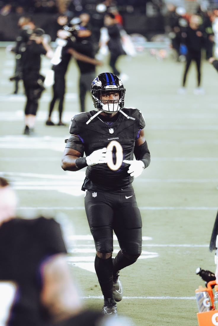 736x1103 Roquan smith wallpaper. Lamar jackson and obj wallpaper, Ravens football picture, Football player
