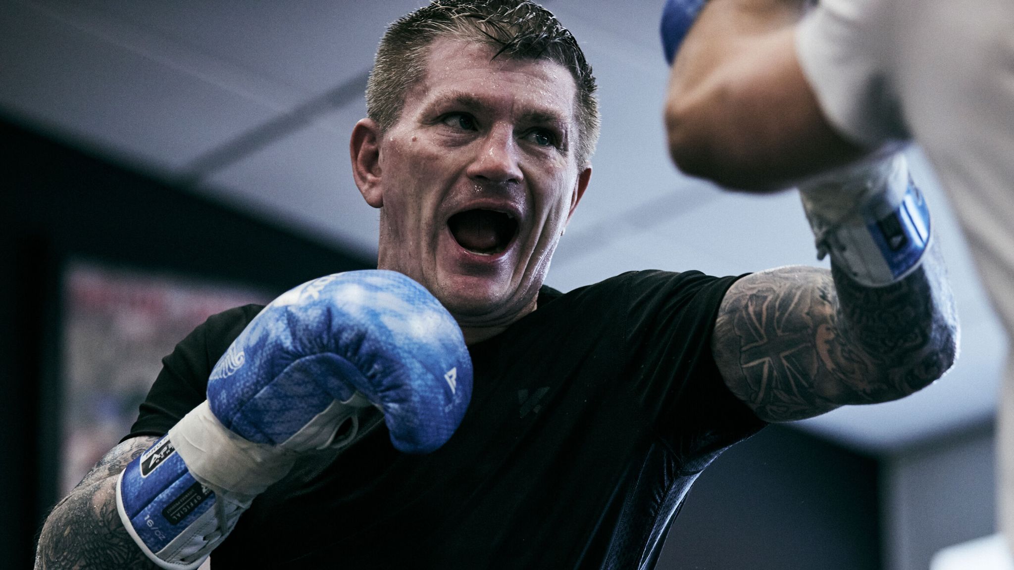 2048x1152 Ricky Hatton vows to put on a show against 'hero' Marco Antoinio Barrera in Manchester exhibition