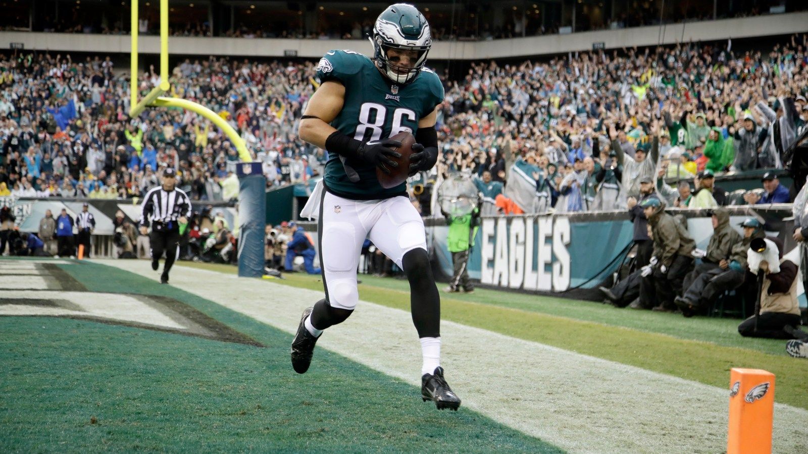 1600x900 Around The NFC: Eagles TE Zach Ertz On Record Setting Pace