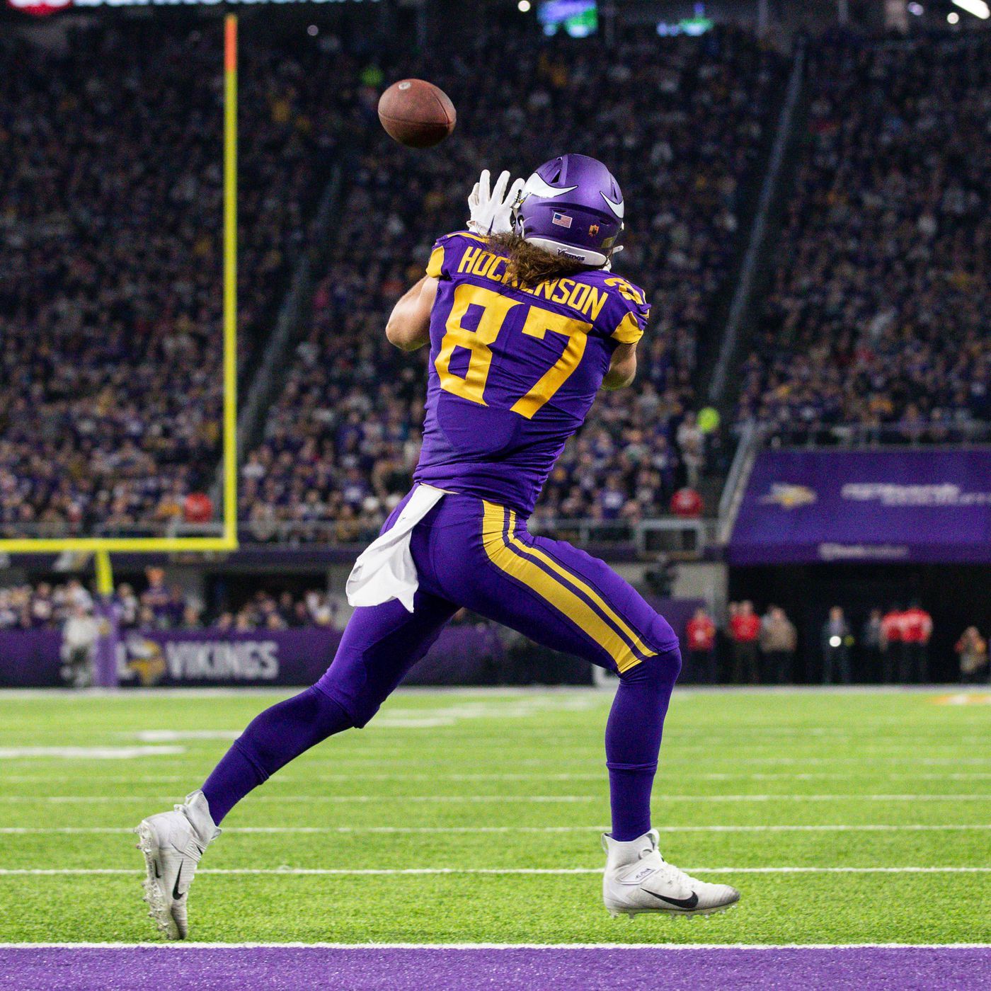 1400x1400 TJ Hockenson Wallpaper
