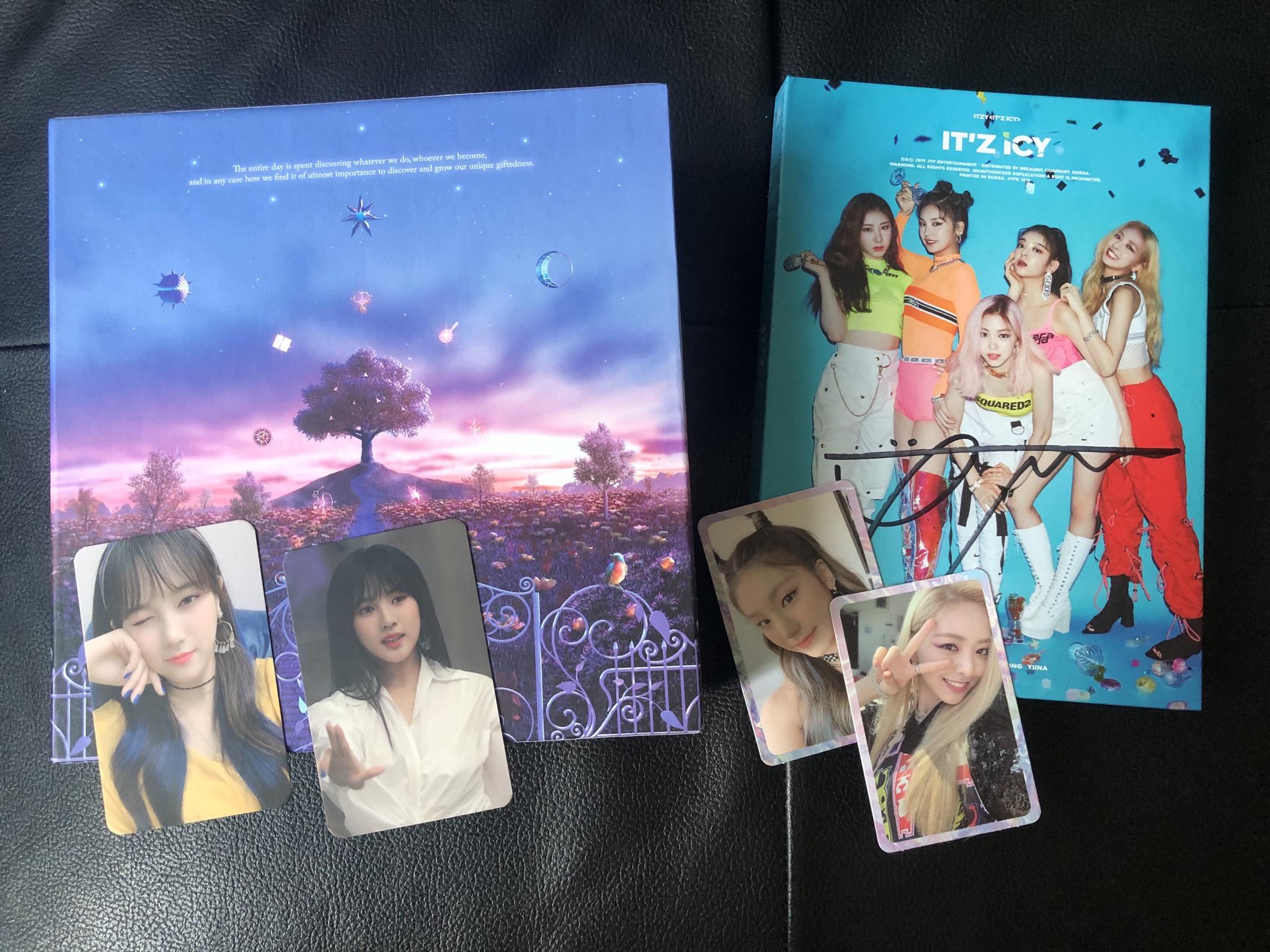 2048x1536 Random signed Itzy I got Yuna!