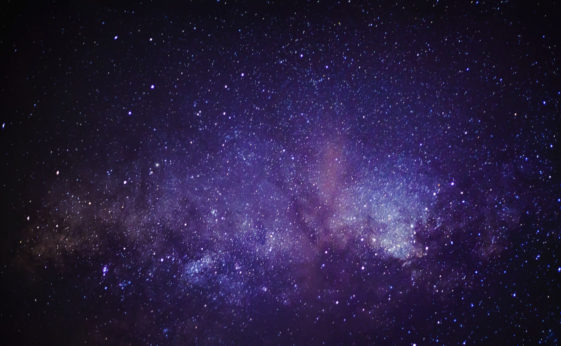 1920x1187 Dusty structure explains near vanishing of faraway star