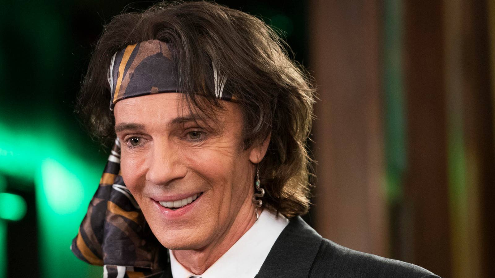 1600x900 The Goldbergs: Rick Springfield's RAD! Cameo