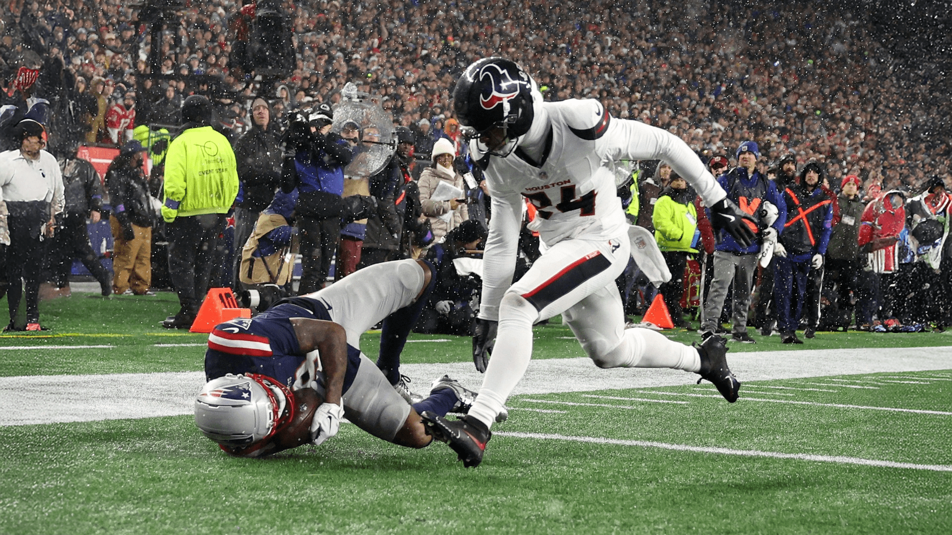 1920x1080 NFL: Kayshon Boutte (Patriots) traded for Jaylen Reed (Texans). DAZN News US
