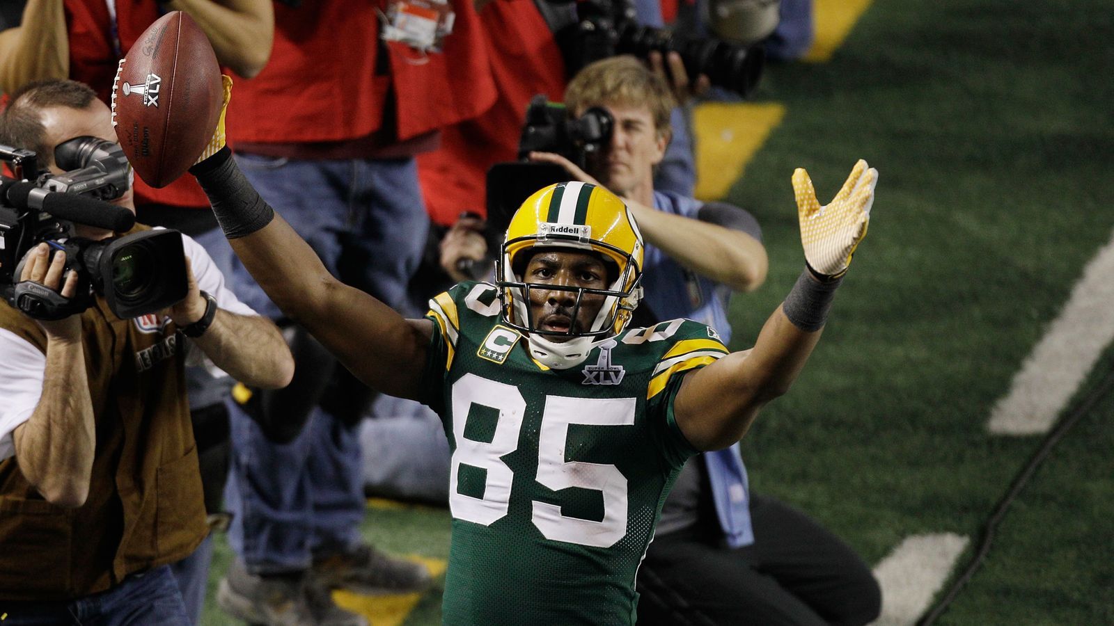 1600x900 Greg Jennings picks Carr, Cowboys duo and Mack as MVP candidates