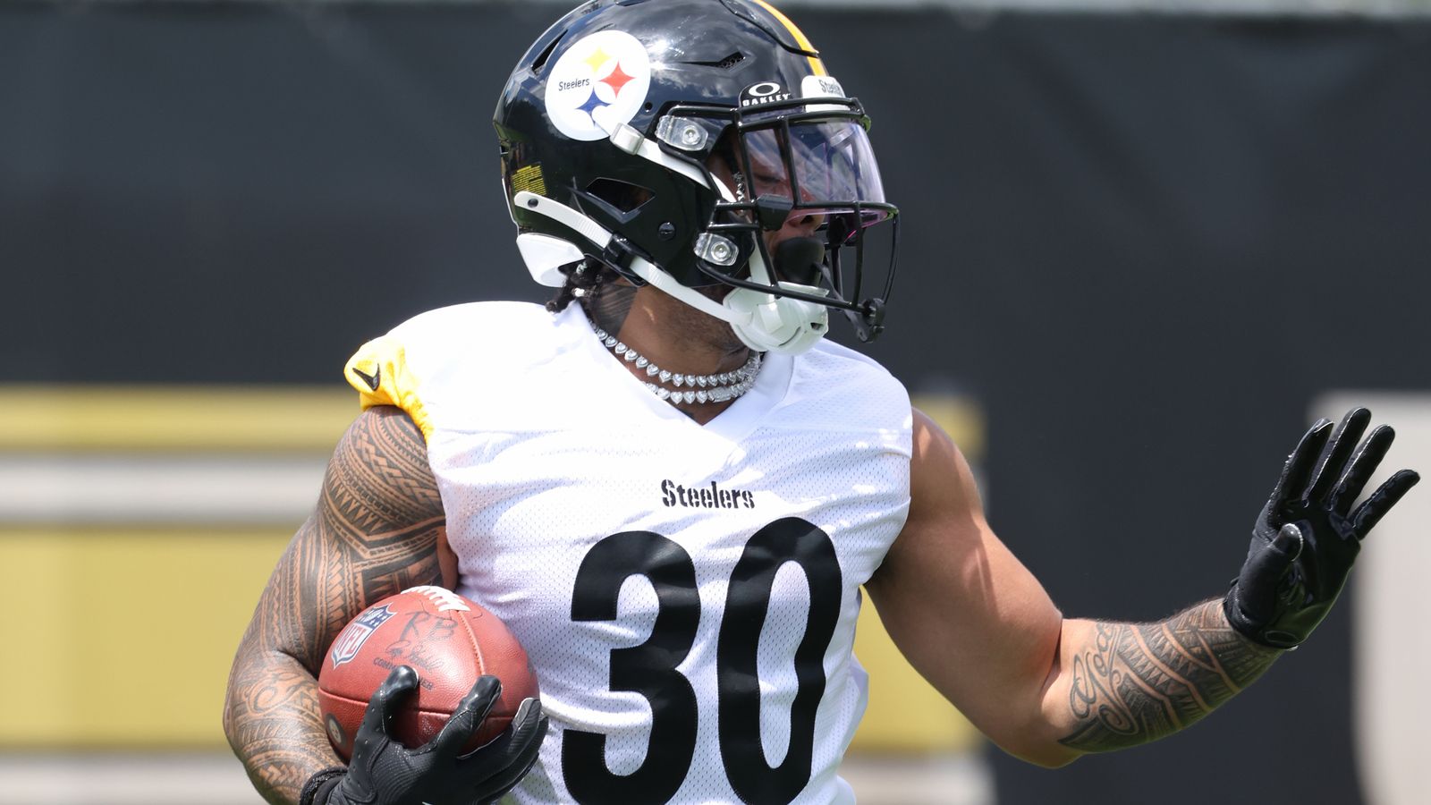 1600x900 Steelers RB Jaylen Warren Not Impressed With First Padded Practice: 'Not What We&;re Used To'