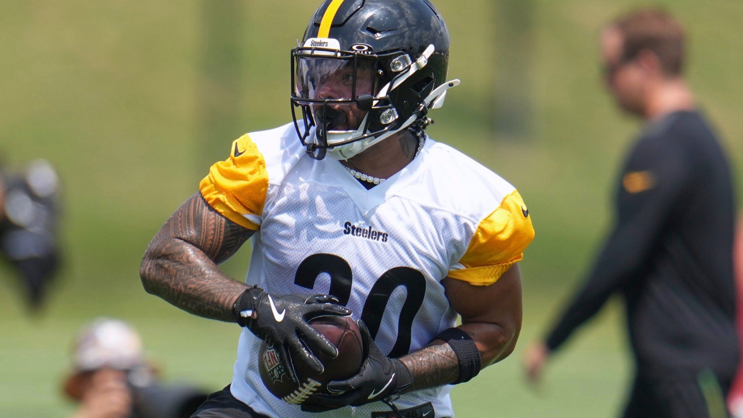2560x1440 Steelers Sign Running Back Jaylen Warren, A Former Undrafted Rookie, To A 3 Year Extension