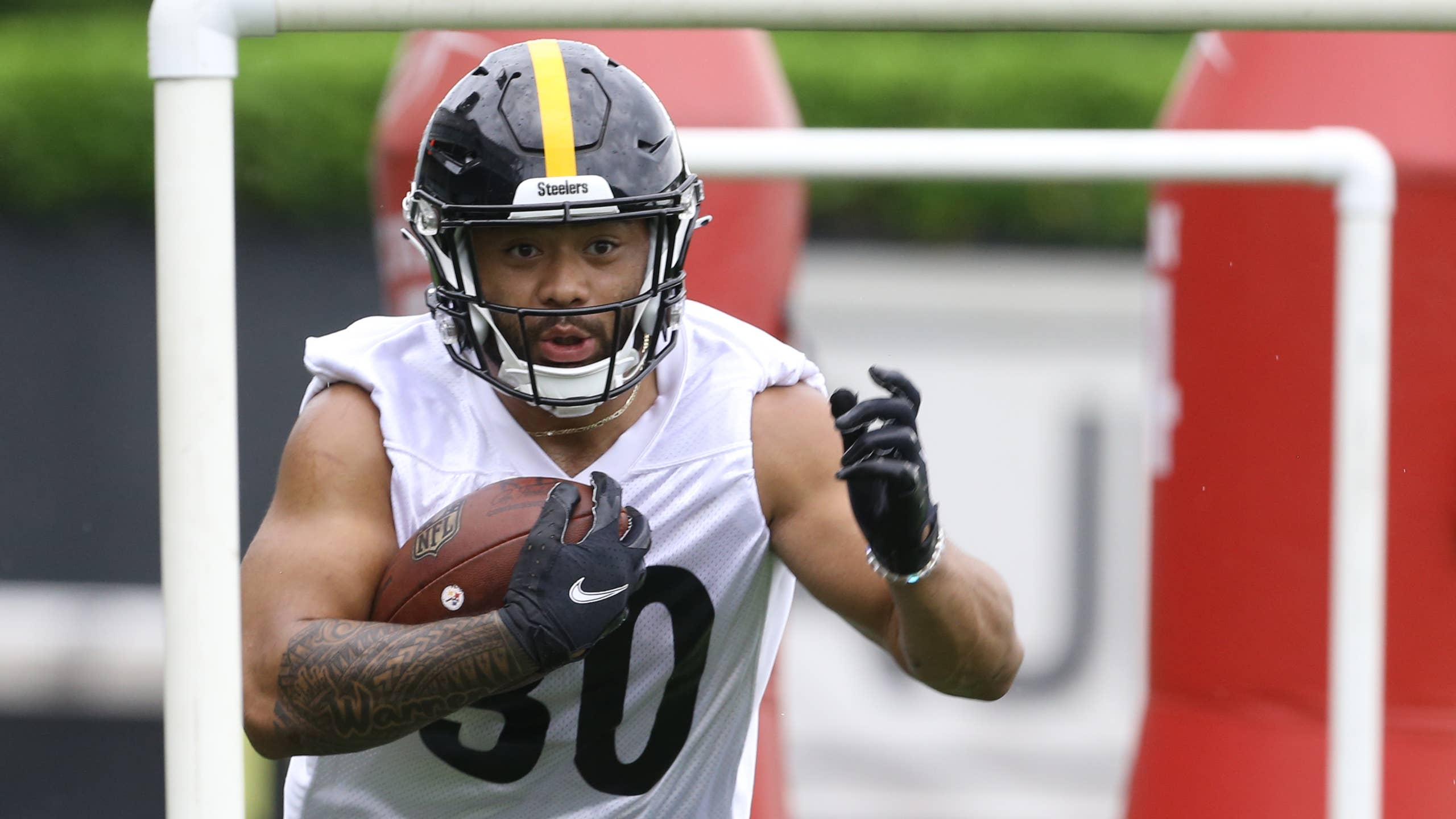 2560x1440 Steelers Make Decision on Jaylen Warren, Rico Dowdle Ahead of NFL Season