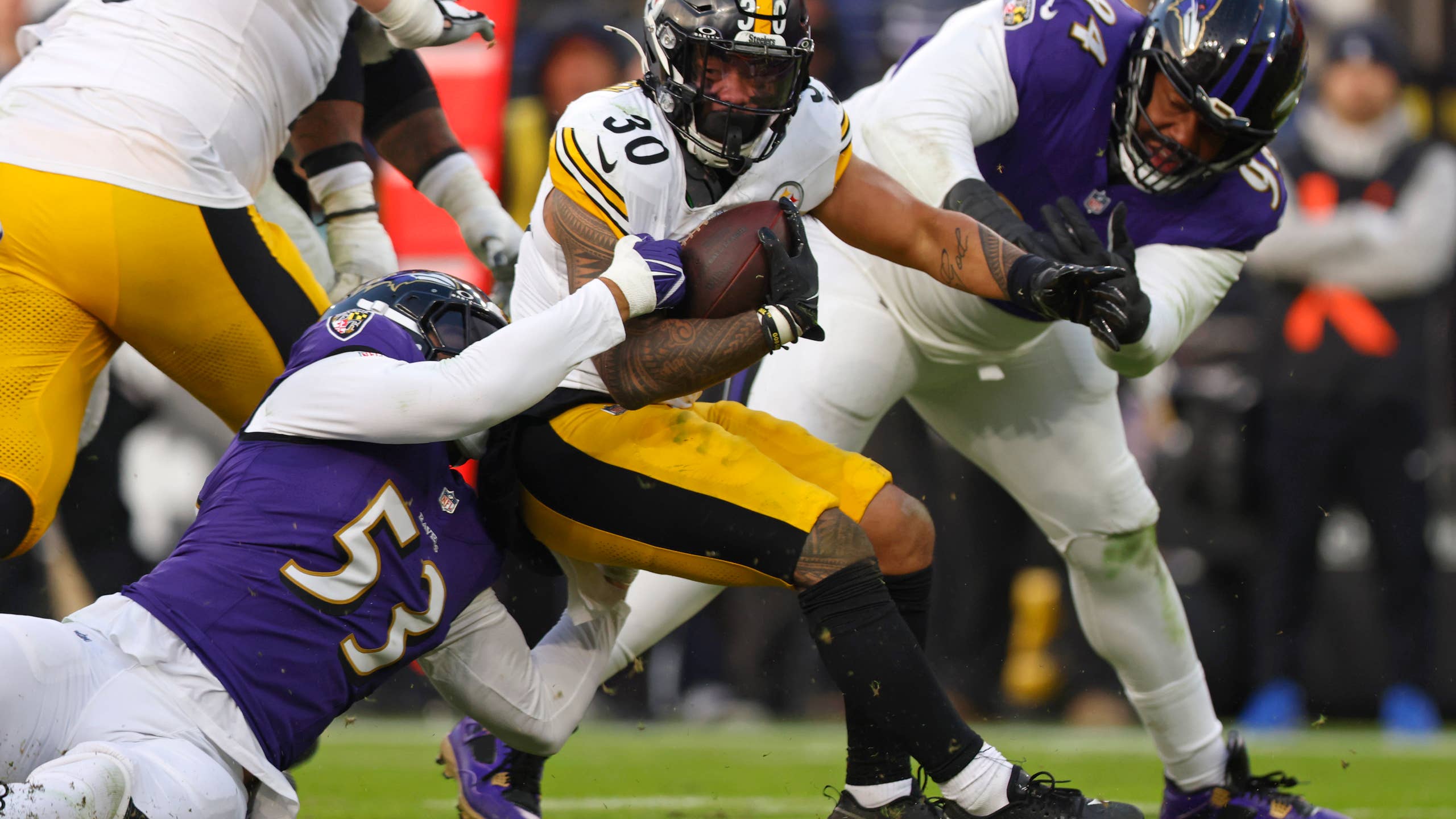 2560x1440 Rico Dowdle and Jaylen Warren Give Steelers Most Underrated RB Room in NFL