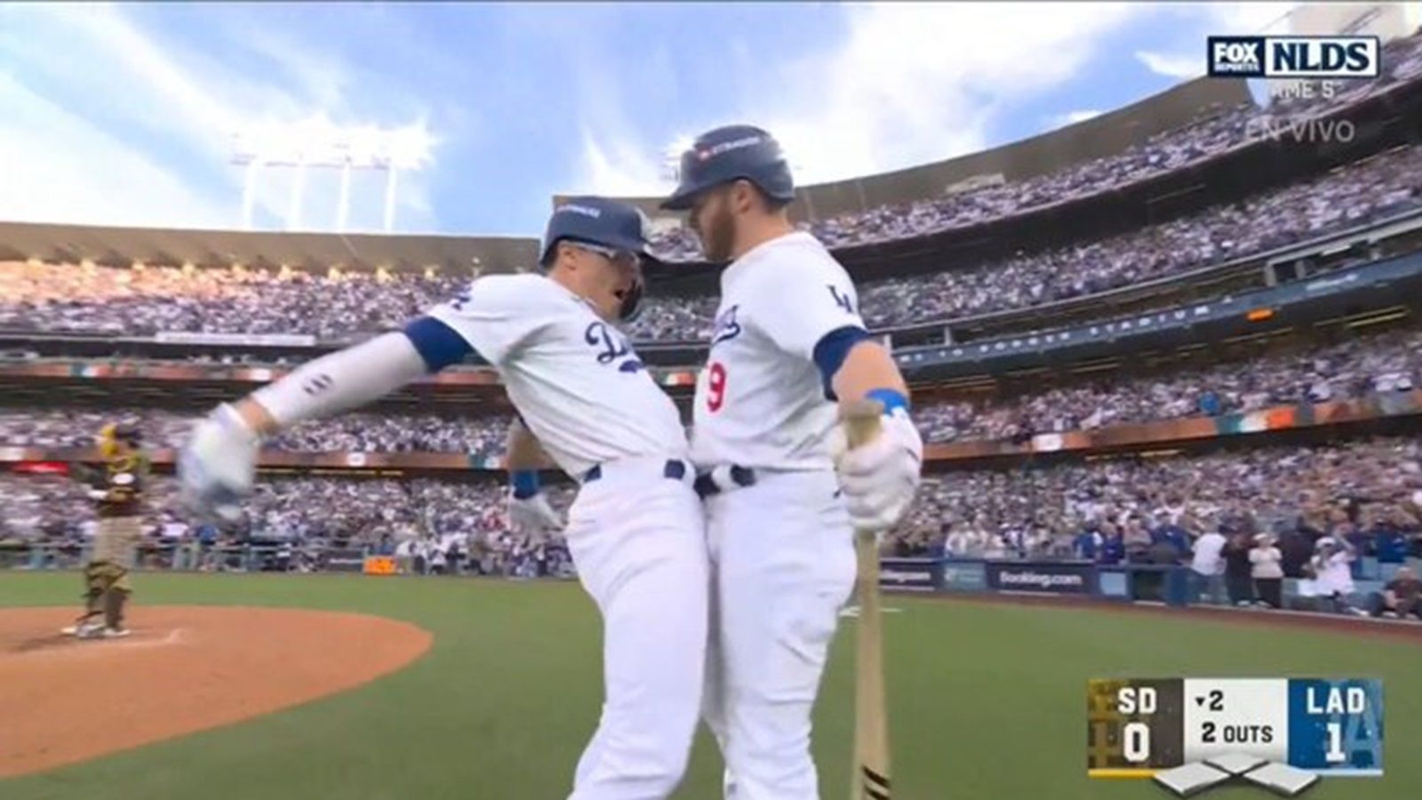 1600x900 Enrique Hernandez, Gavin Lux do unusual HR celebration during NLDS Game 5
