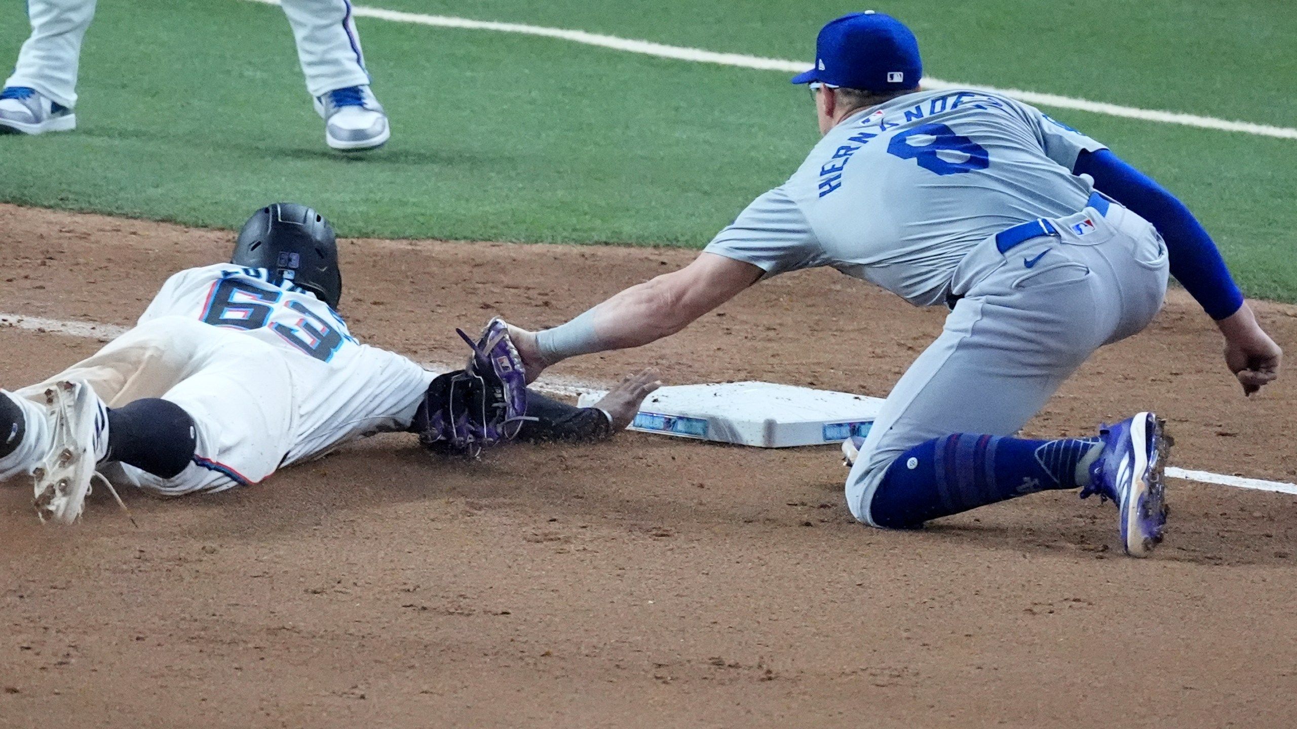 2560x1440 Ohtani Steals 49th Base In Dodgers' 8 4 Win Over Marlins