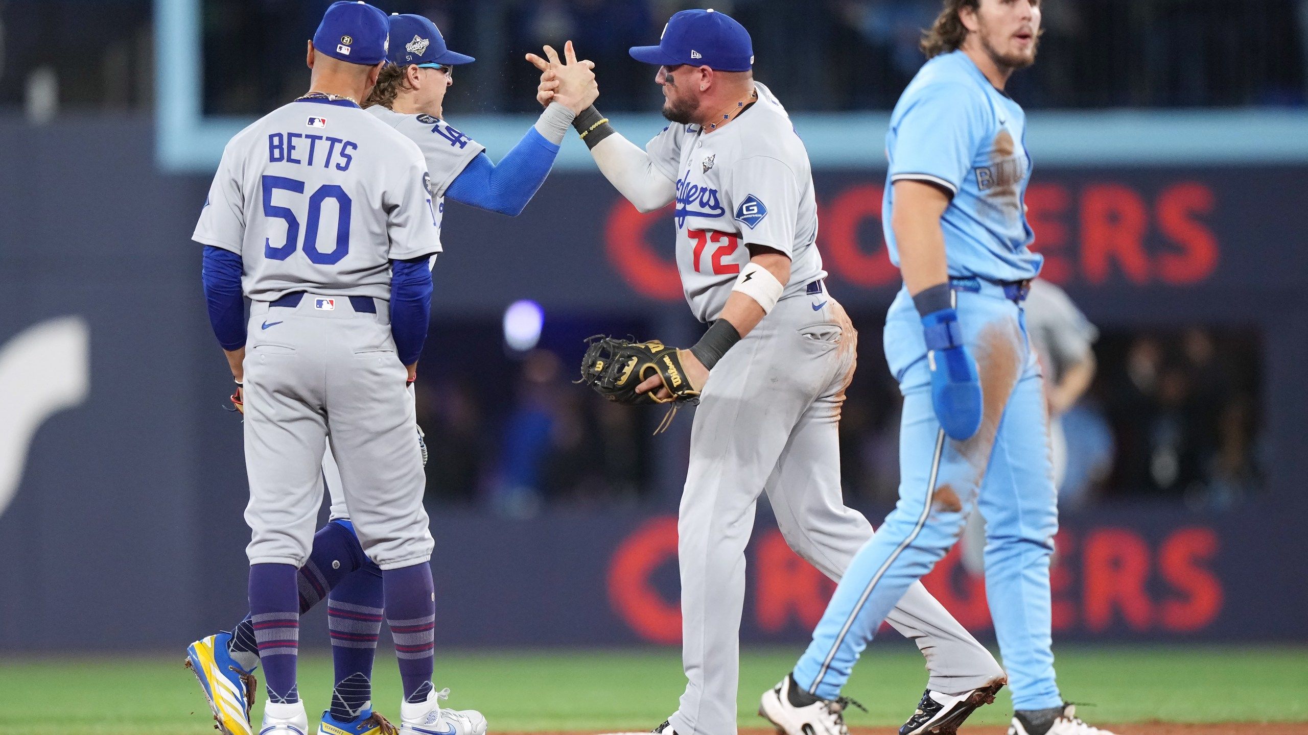 2560x1440 Double trouble: Barger gets caught off second base as Blue Jays' rally fizzles in Game 6 of Series. WLNS 6 News