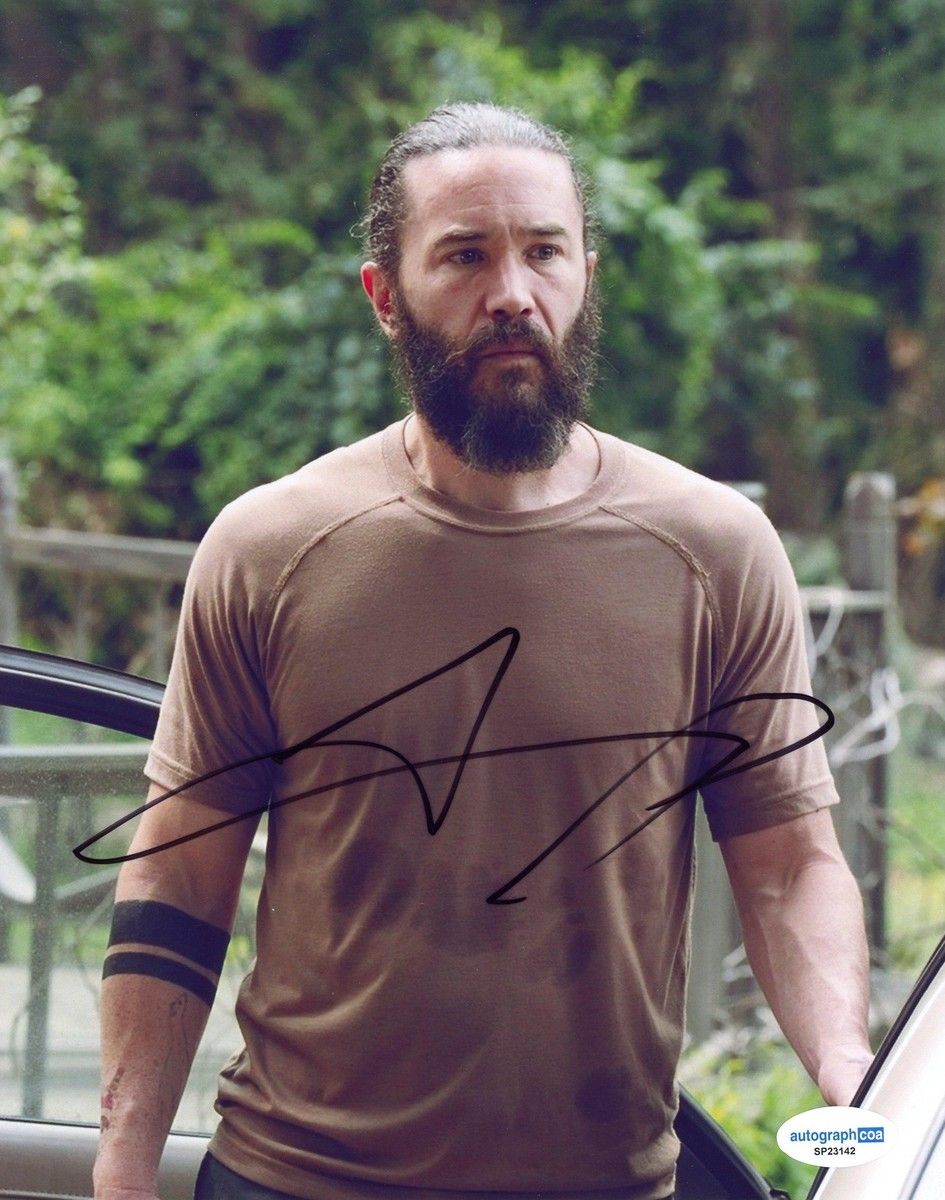 945x1200 Tom Pelphrey Task AUTOGRAPH Signed 'Robbie Prendergrast' 8x10 Photo ACOA