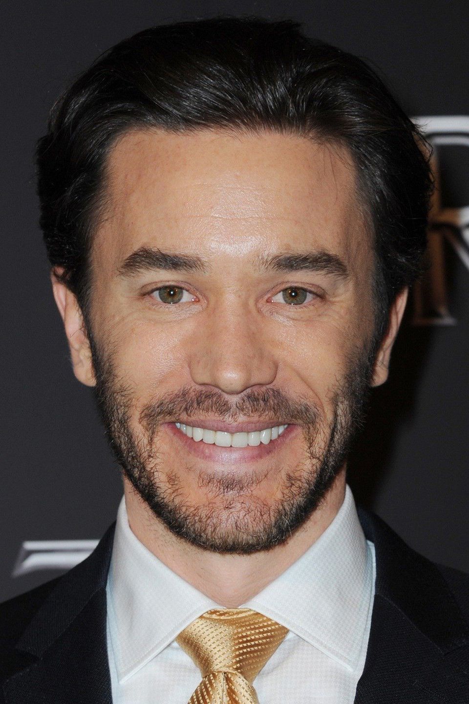 960x1440 Tom Pelphrey Image