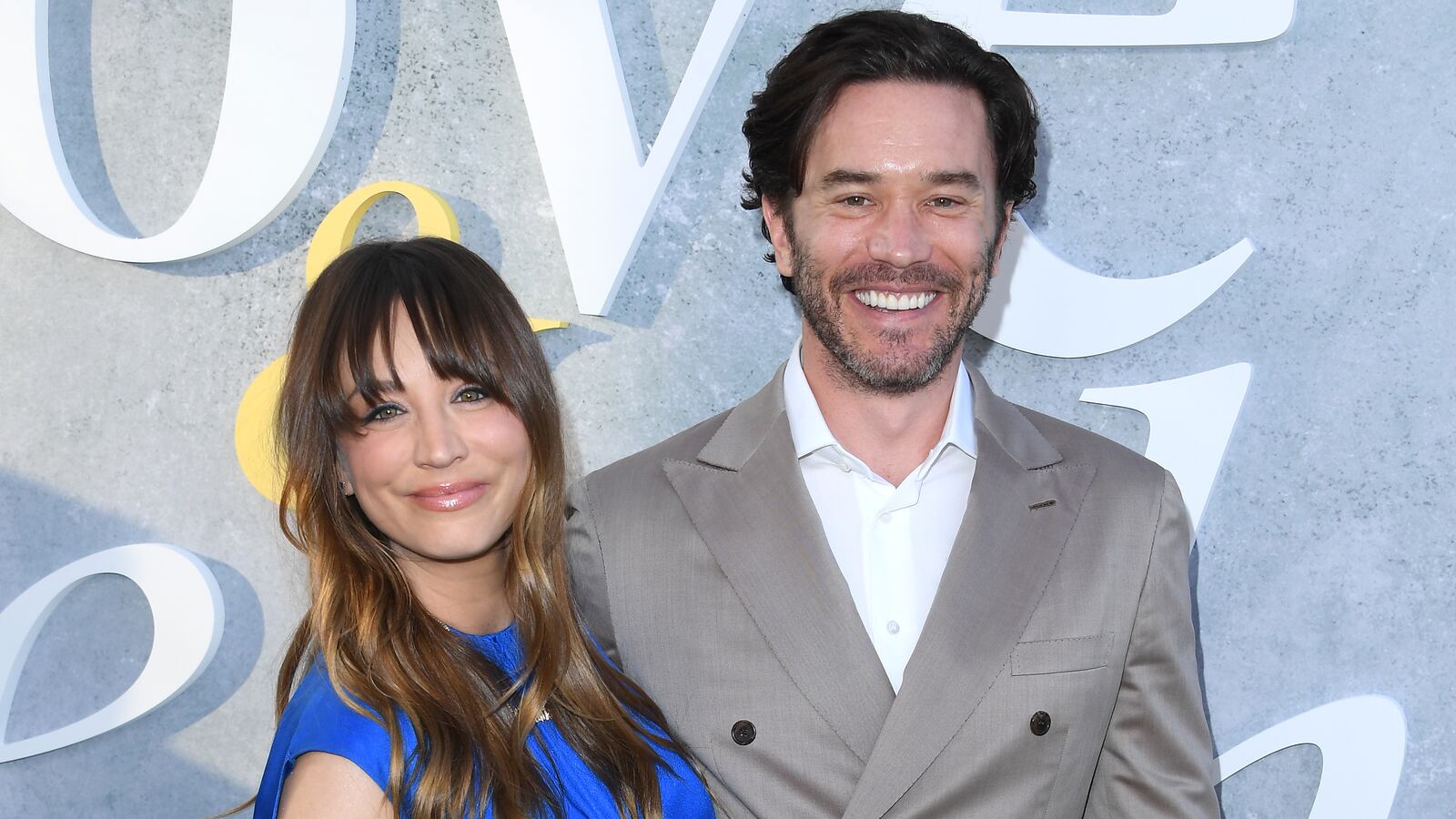 1600x900 Kaley Cuoco Announces Engagement to 'Ozark' Actor Tom Pelphrey