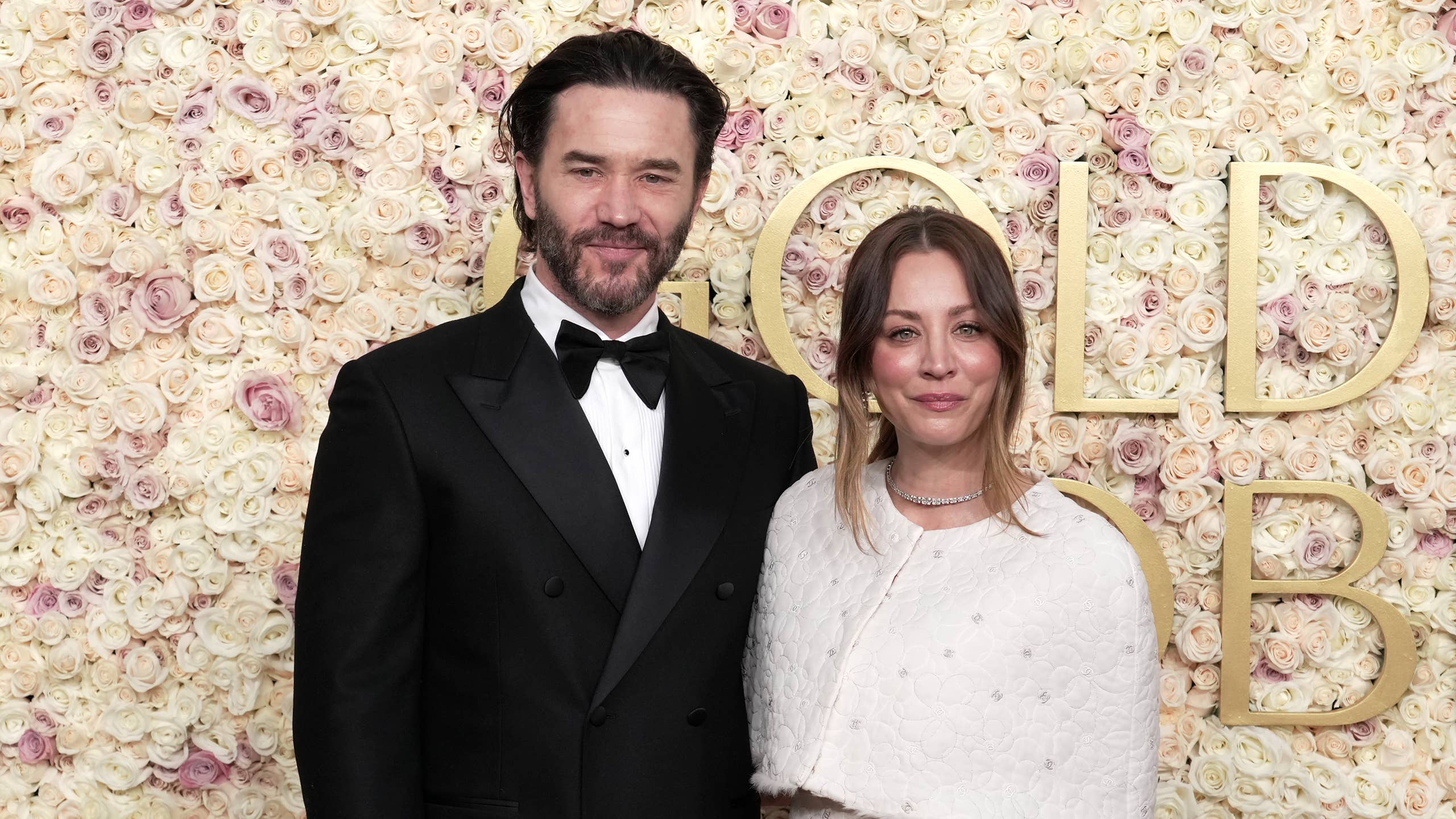 2560x1440 Kaley Cuoco Shares Emotional Tribute to Fiance Tom Pelphrey