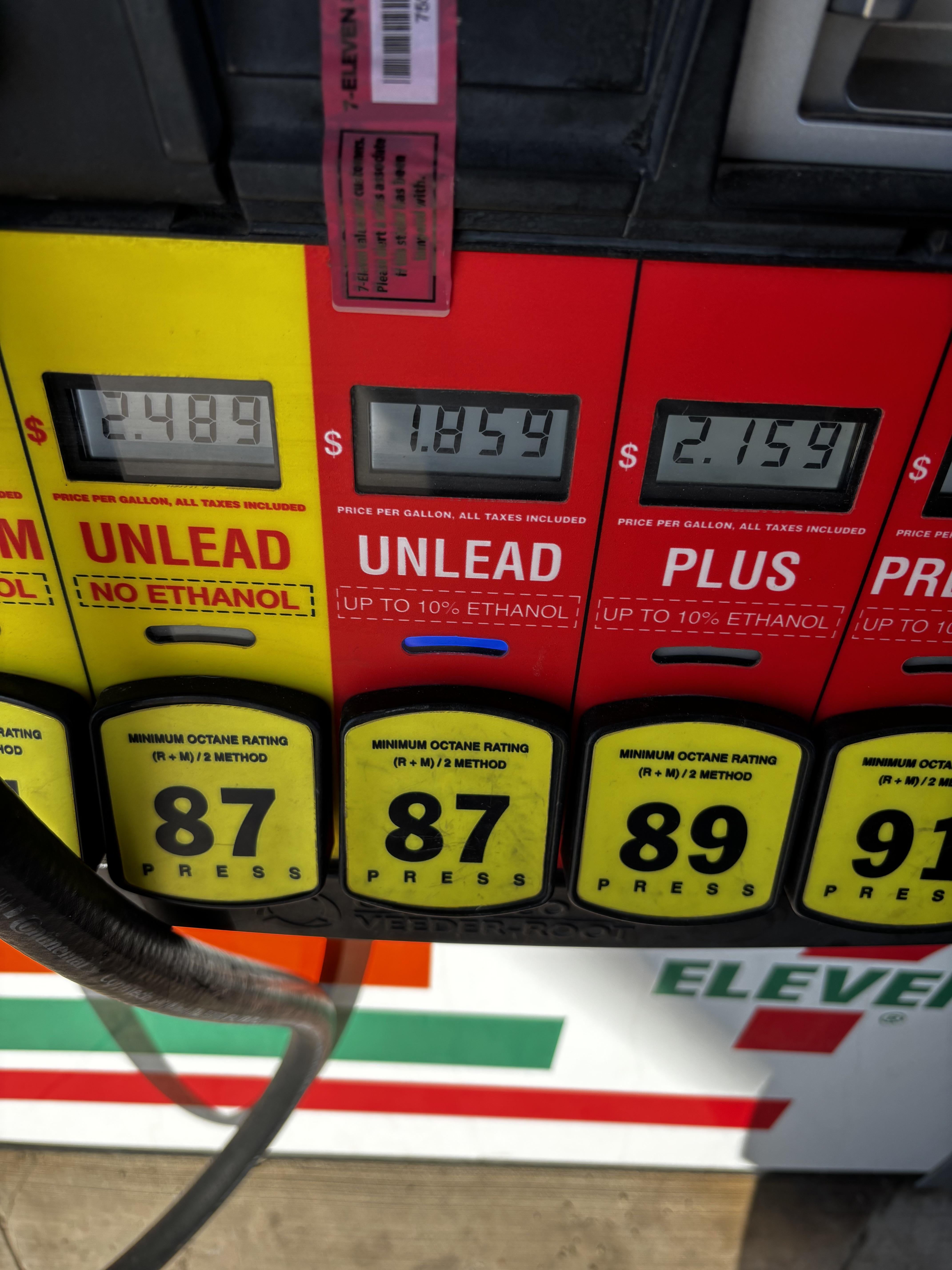 4284x5712 Gas prices