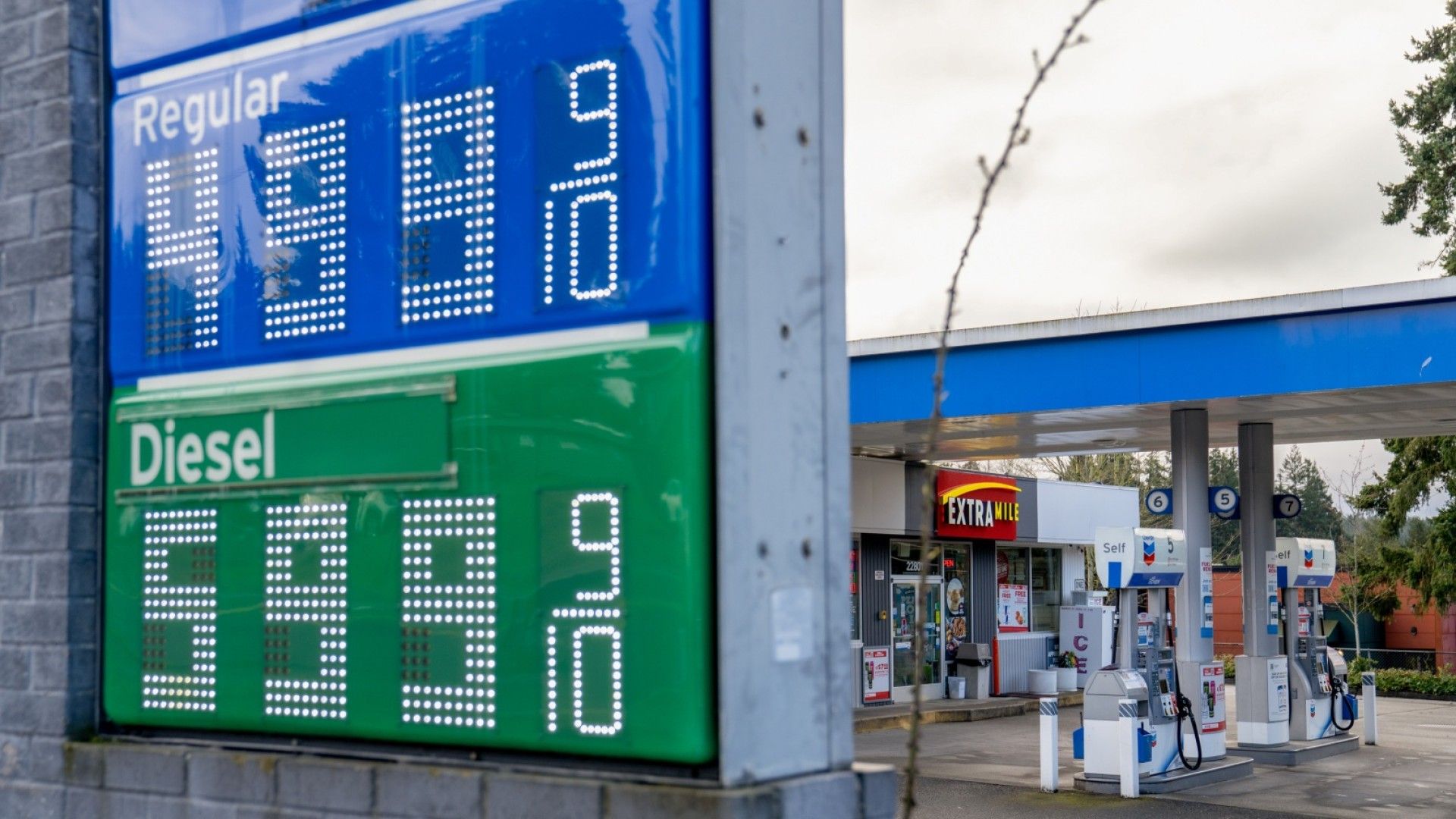 1920x1080 Gas prices skyrocket and oil prices volatile as war with Iran continues