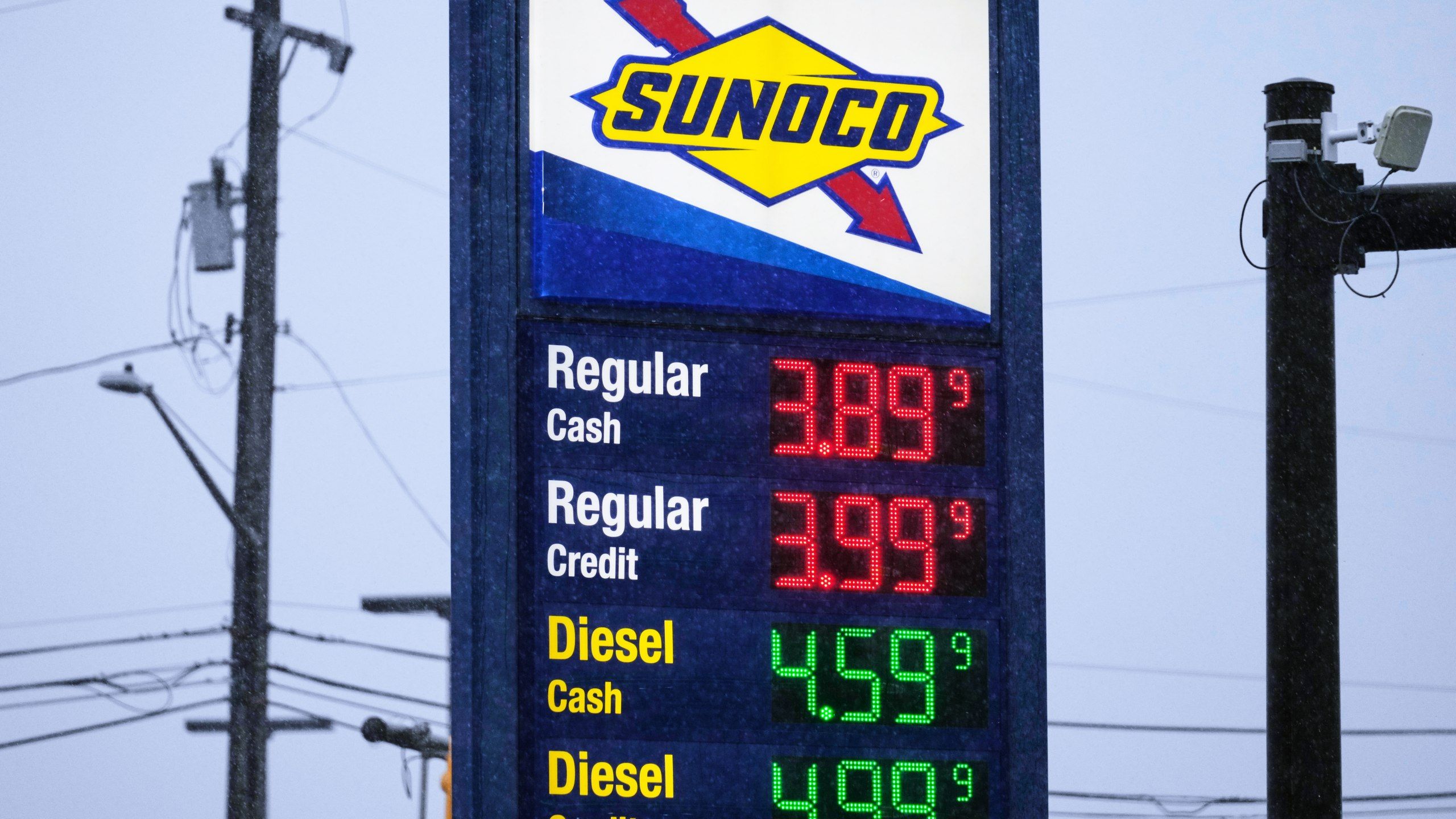 2560x1440 As fuel prices rise, US lawmakers push to suspend the federal gas tax