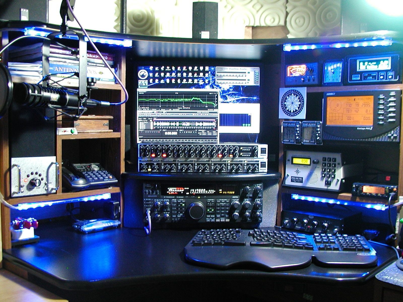 1600x1200 Amateur Radio Wallpaper