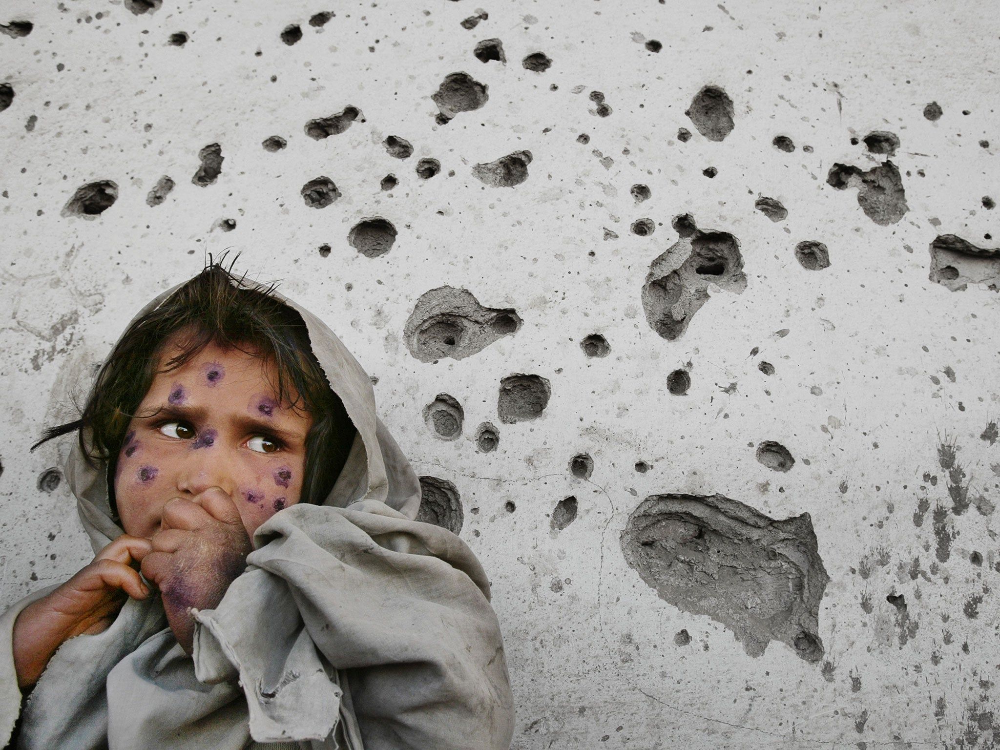 2048x1536 Afghanistan War: Photographer Paula Bronstein captures incredible image chronicling 15 years of conflict