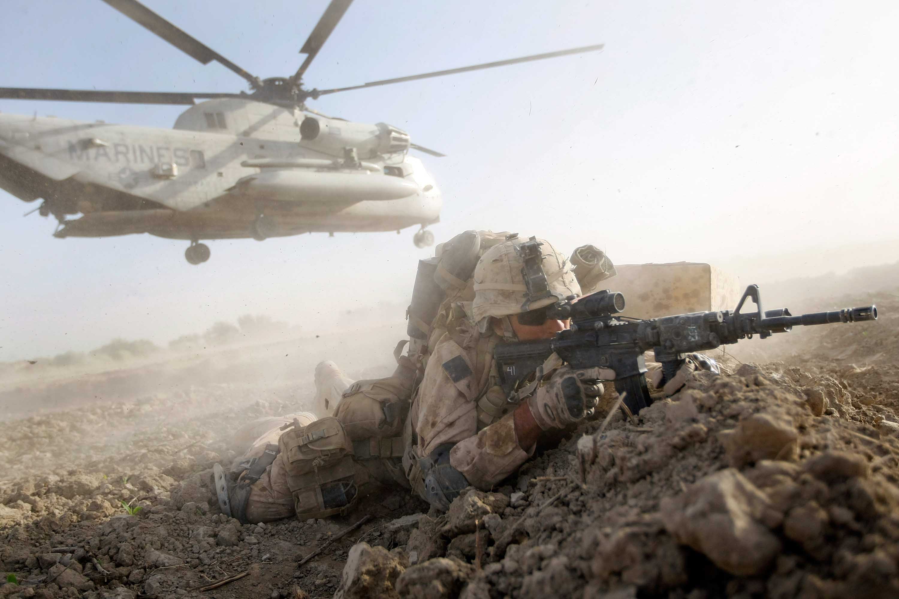 3000x2000 Who are the key players in Afghanistan?