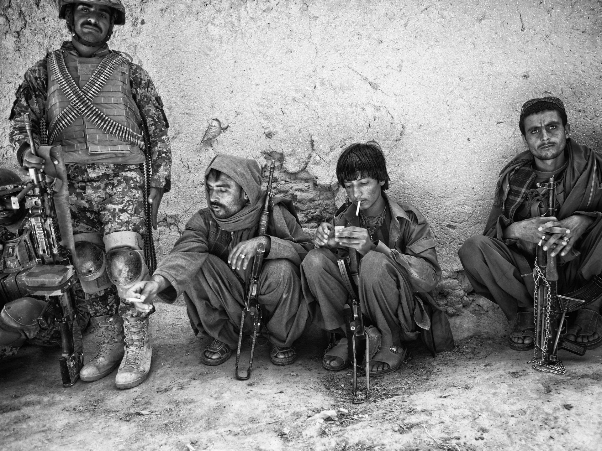 1920x1440 Photographing Afghanistan: 'I was looking at a dead man'