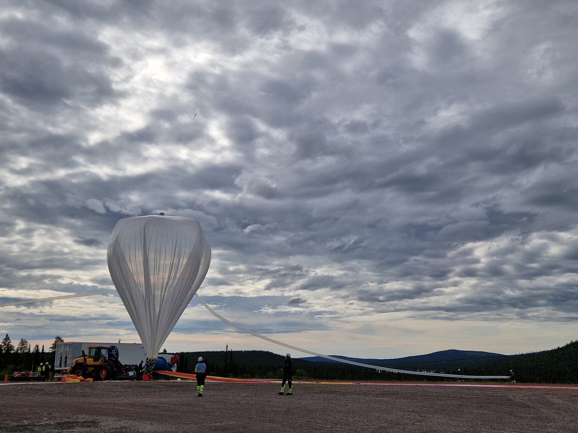 1920x1440 ESA helium balloon for ExoMars
