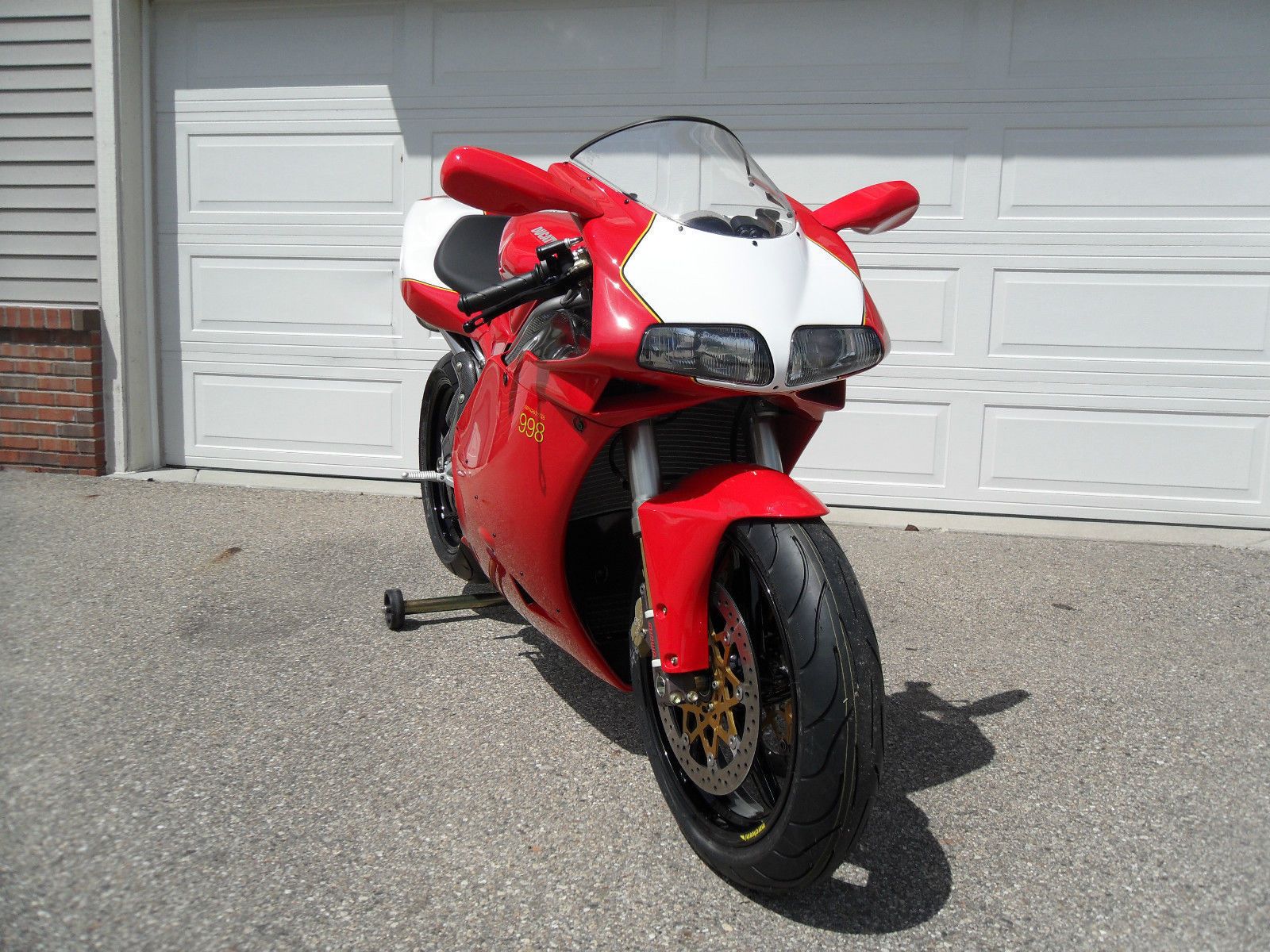 1600x1200 20161202 2002 Ducati 998 Right Front