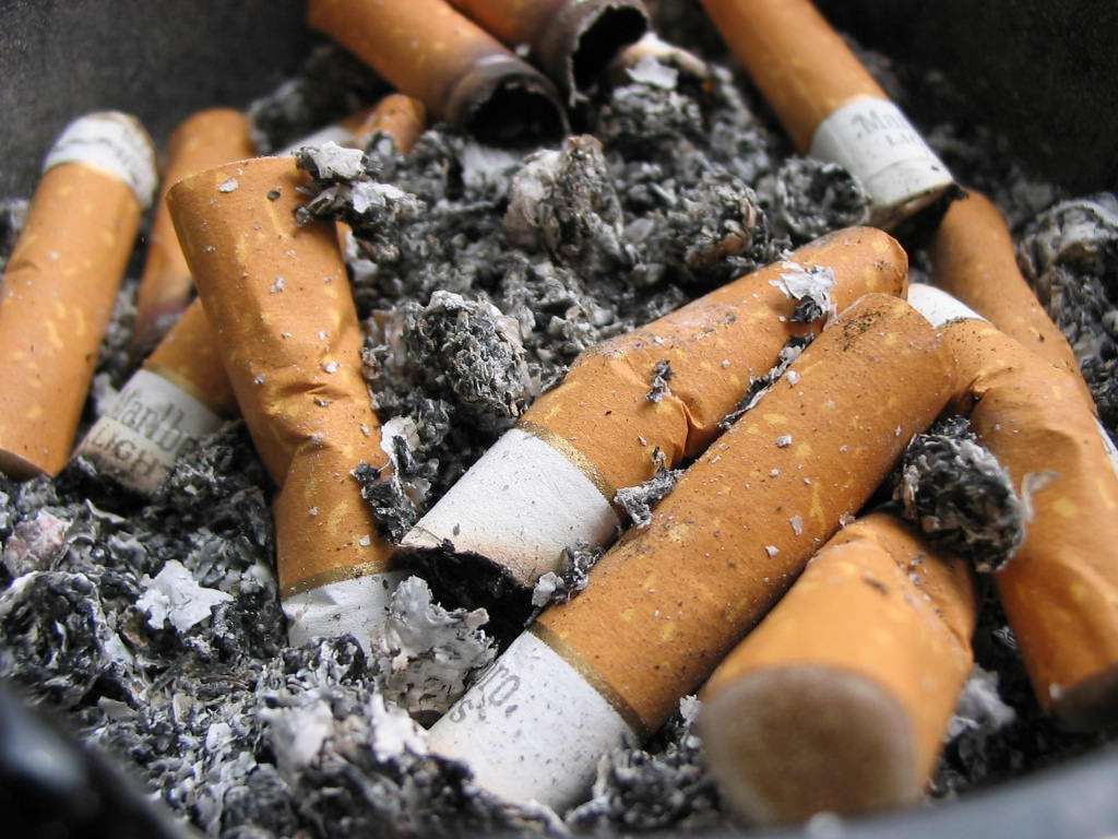 1024x768 Smokers and wallpaper and tricks for rooms exposed to smoke. Knowledge