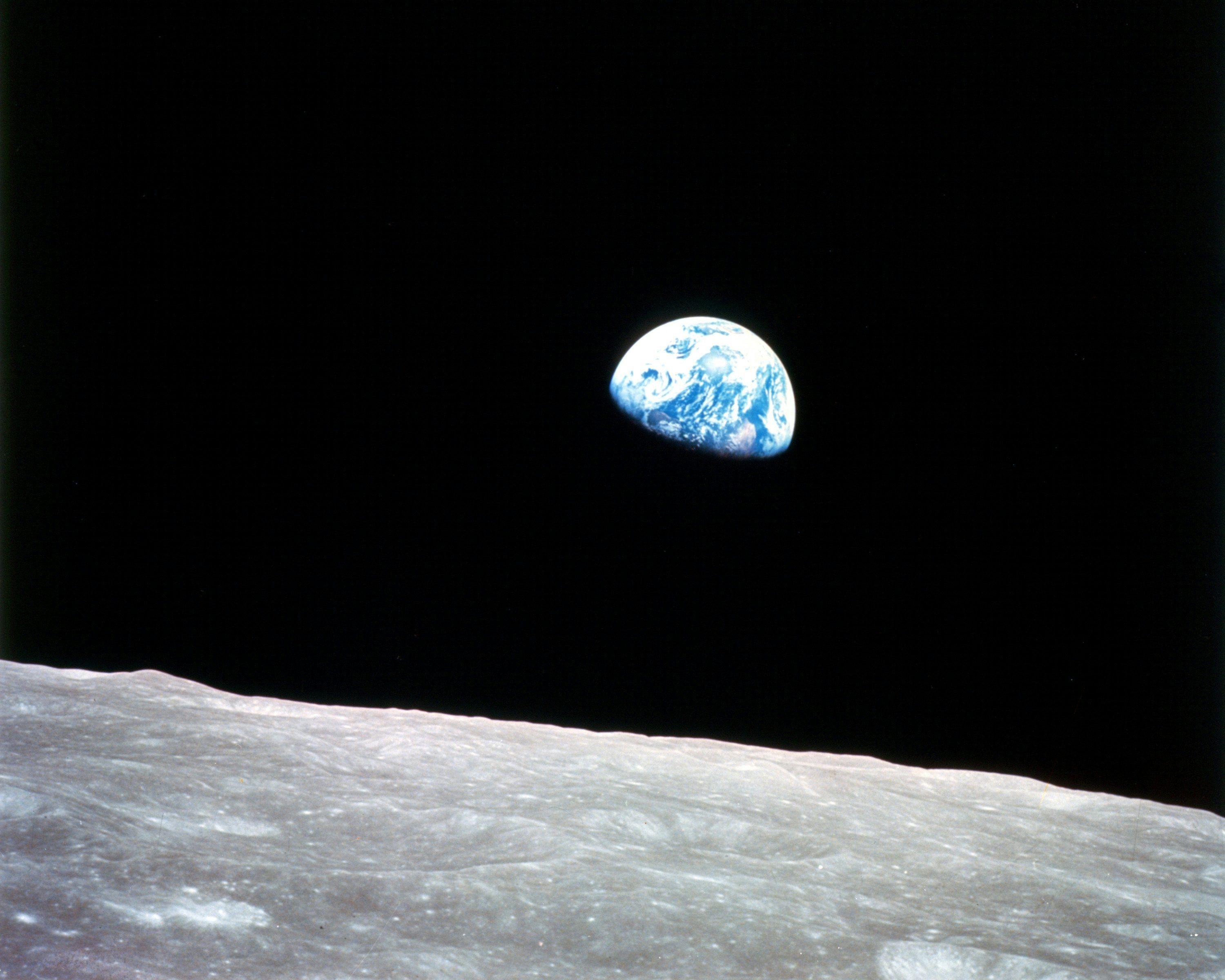 3000x2400 Earth above the lunar surface