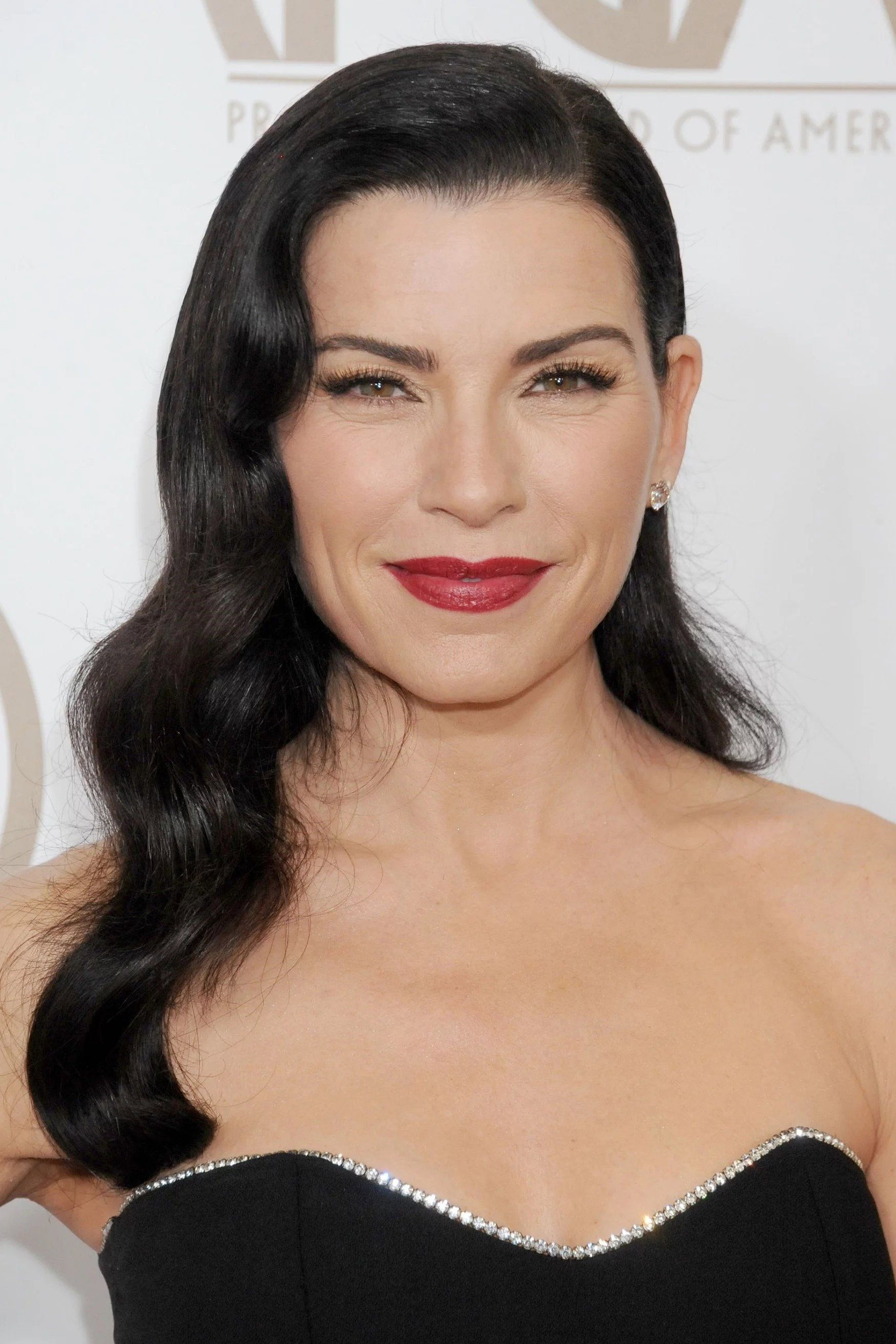1746x2617 Julianna Margulies Image