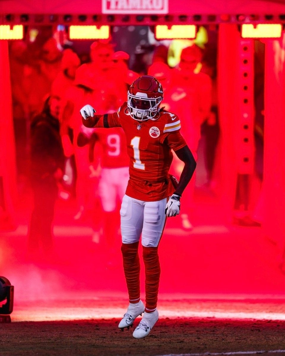 960x1200 Xavier Worthy Entrance 2024 AFC Champ Kansas City Chiefs 8x10 NFL Football Photo