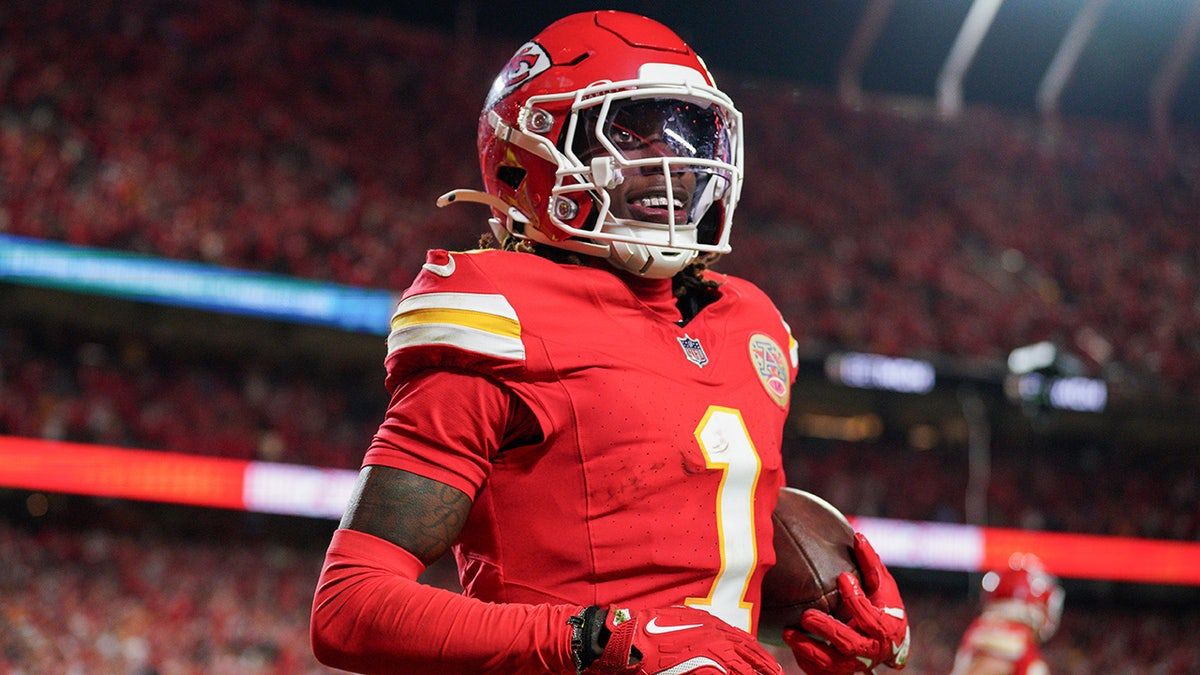 1200x675 Chiefs' Xavier Worthy scores touchdown, gives ball to mom in sweet moment