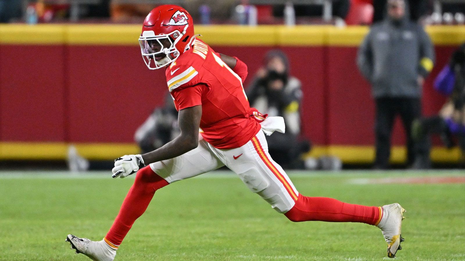 1600x900 Chiefs news: Xavier Worthy in concussion protocol during Chargers game