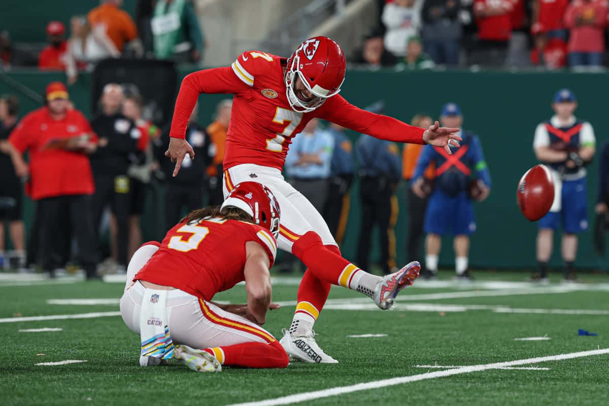 1200x800 Download Harrison Butker Kicking Field Goal Wallpaper
