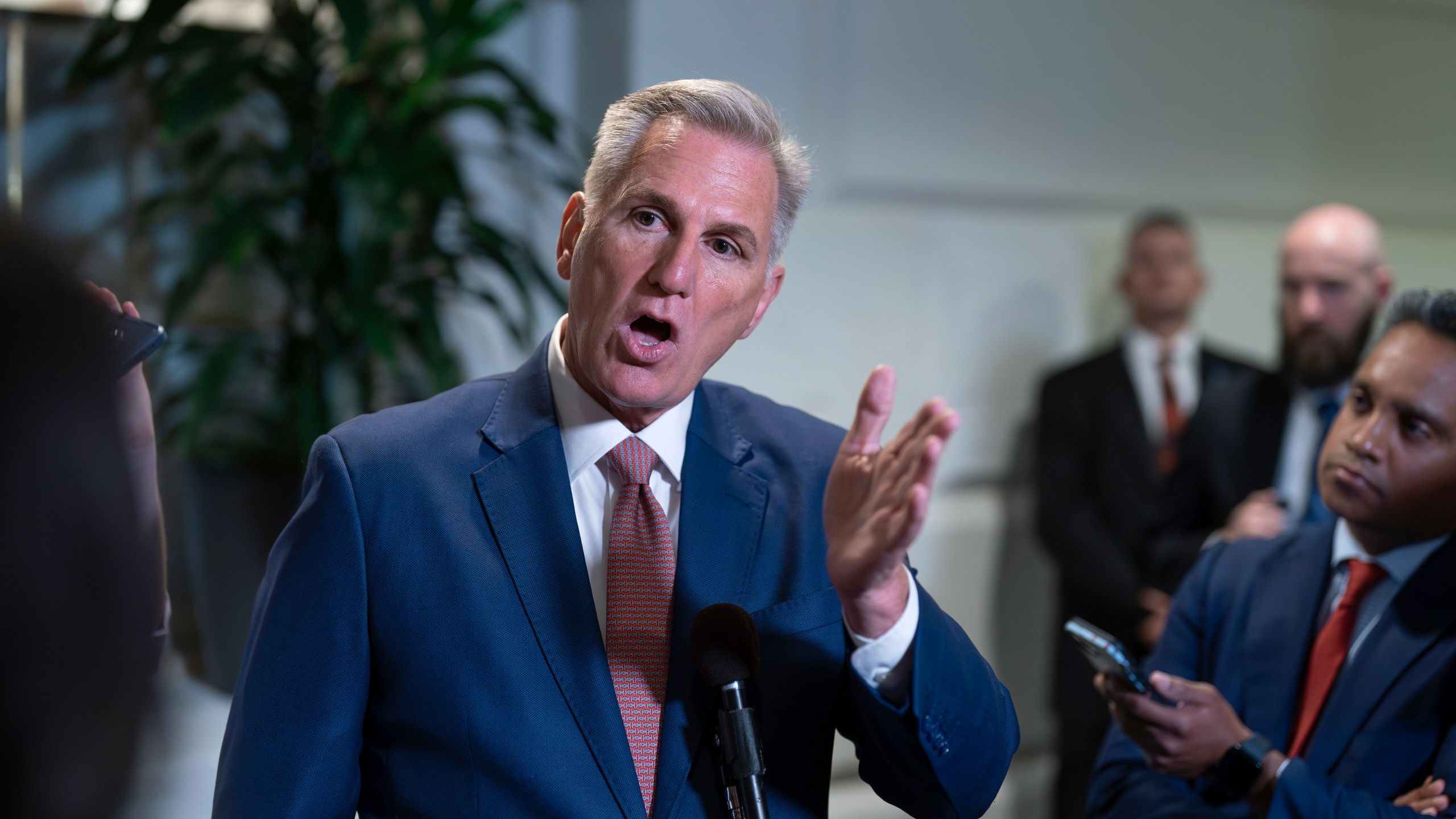 2560x1440 Angry And Frustrated, McCarthy Challenges Right Flank Colleagues To Try To Oust Him From His Post