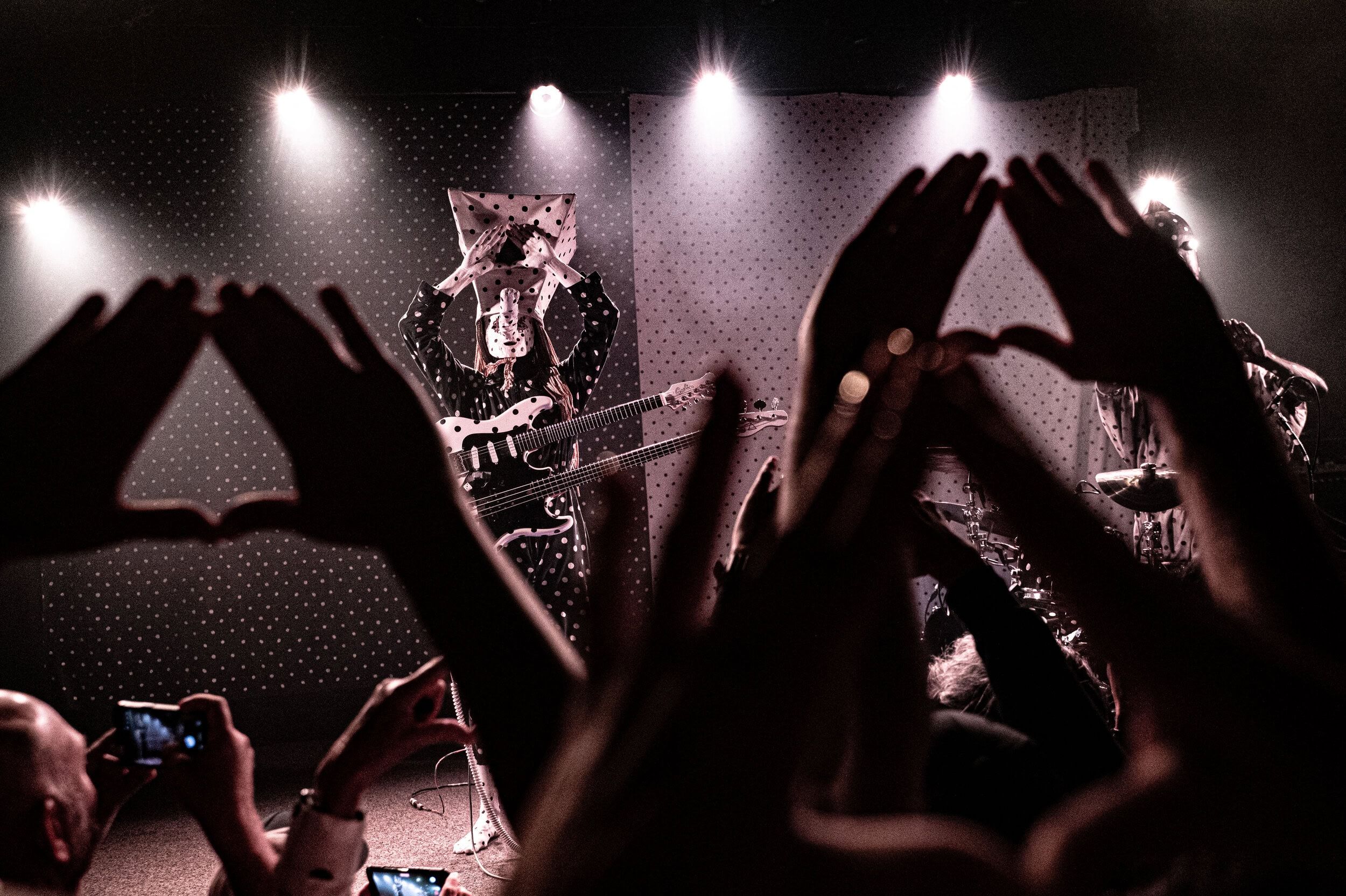 2500x1664 Angine de Poitrine at the Independent & Blur