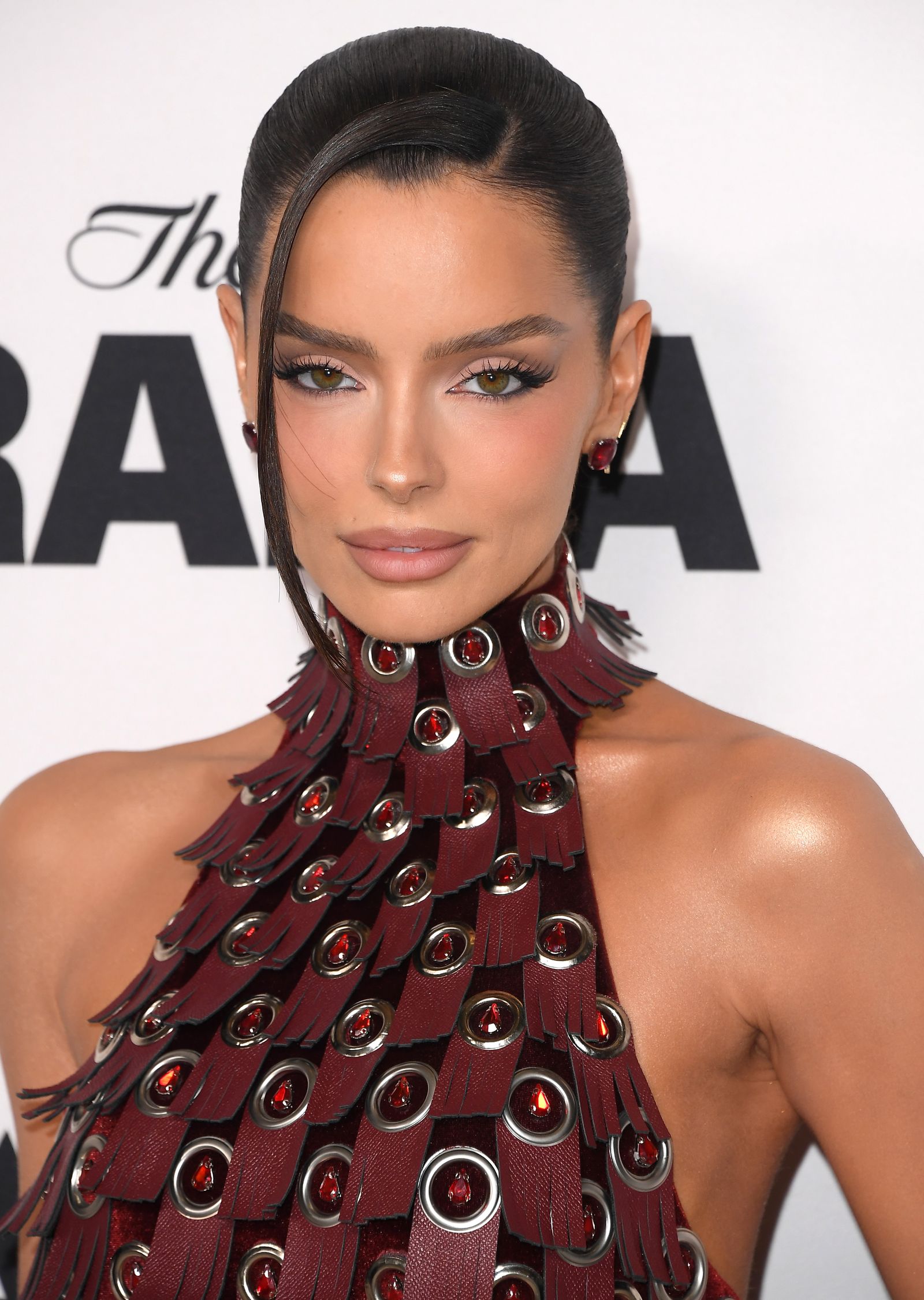 1600x2251 I Tink I'm Obsessed With Maura Higgins' Face Sculpting Blush Hack