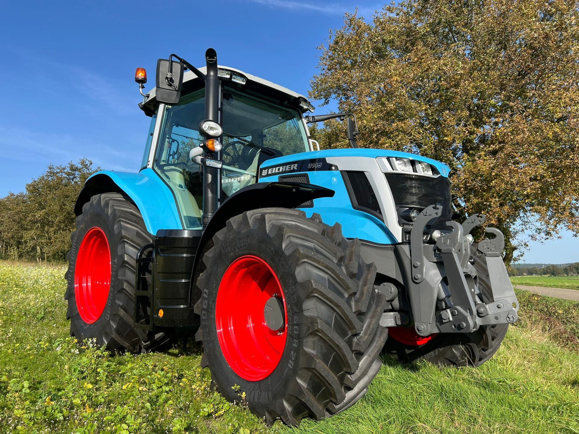 1920x1440 Massey tractor in Eicher colours