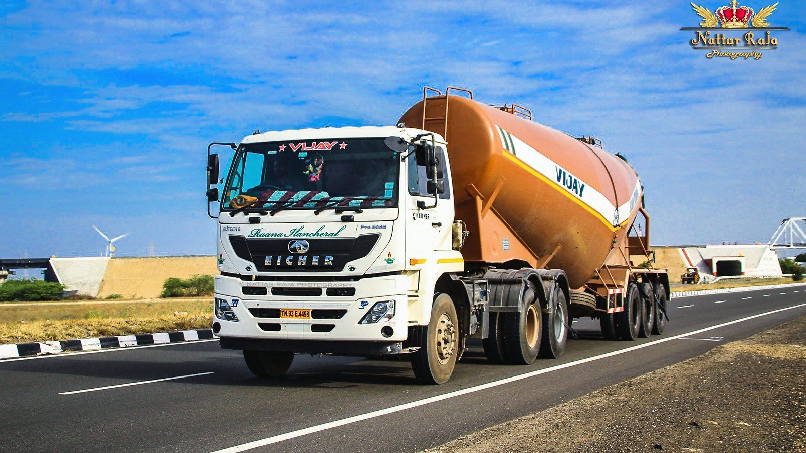 1600x900 EICHER PRO 6055 BS6 (1)