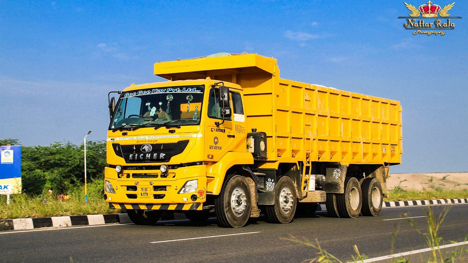 1600x900 EICHER PRO 6031 (1)