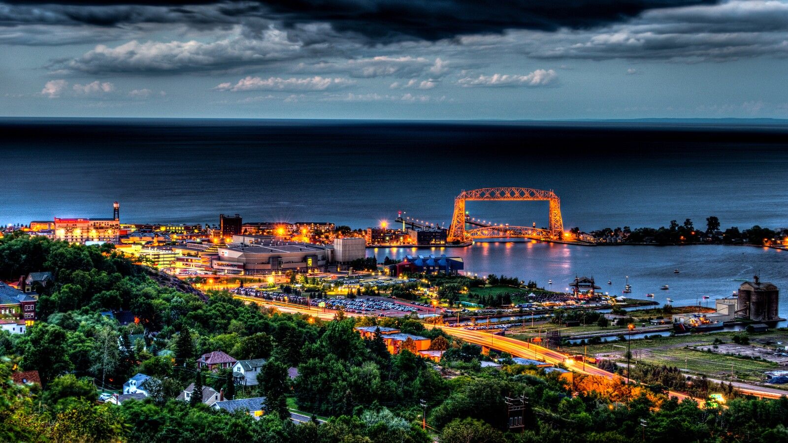 1600x900 Discover Duluth. Manhattan City Lifestyle
