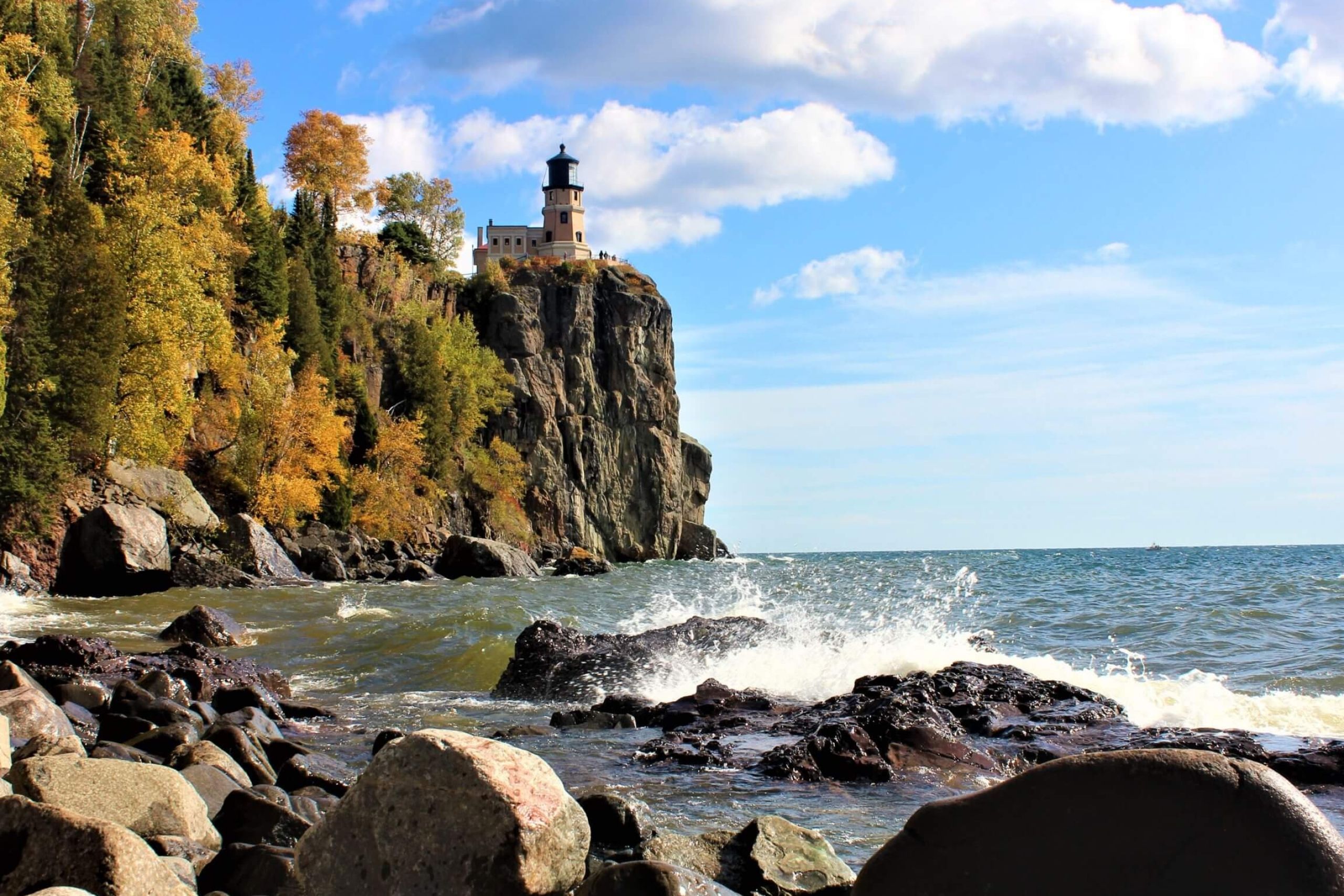 2560x1707 Lake Superior Wallpaper