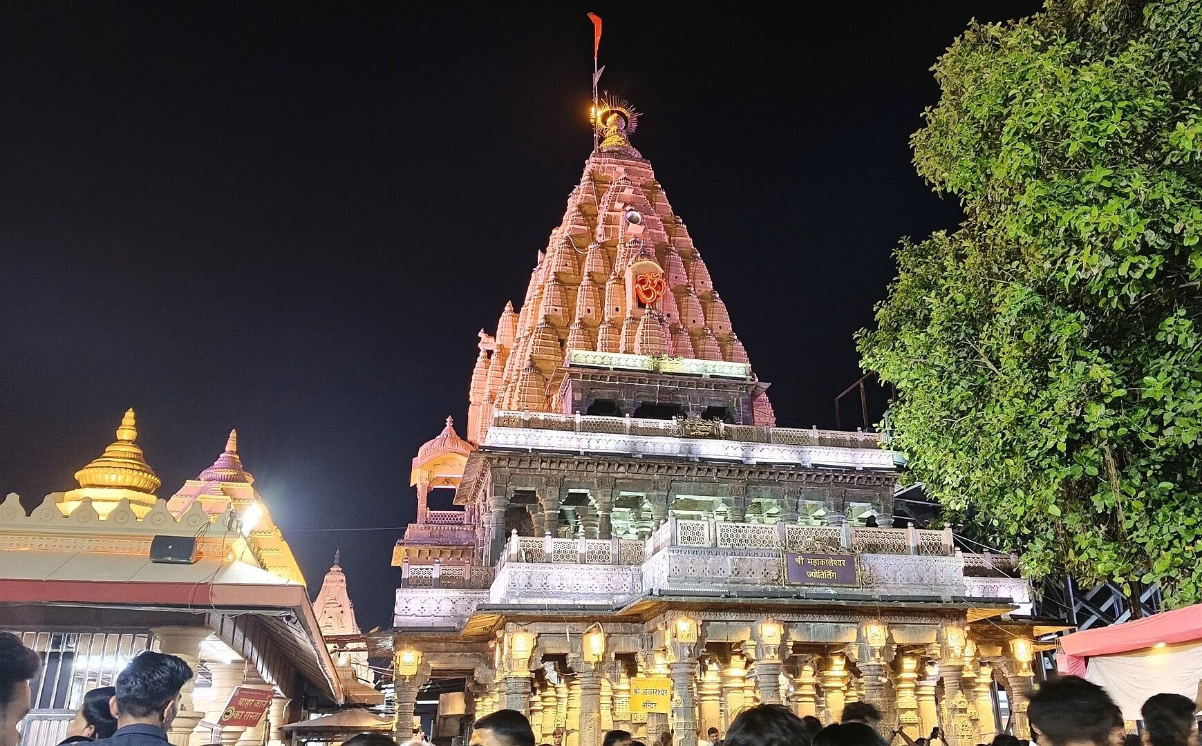 1739x1080 Mahakaleshwar Temple, dedicated to Hindu god Shiva in Ujjain, Madhya Pradesh, India. (Ashverse, Creative Commons)